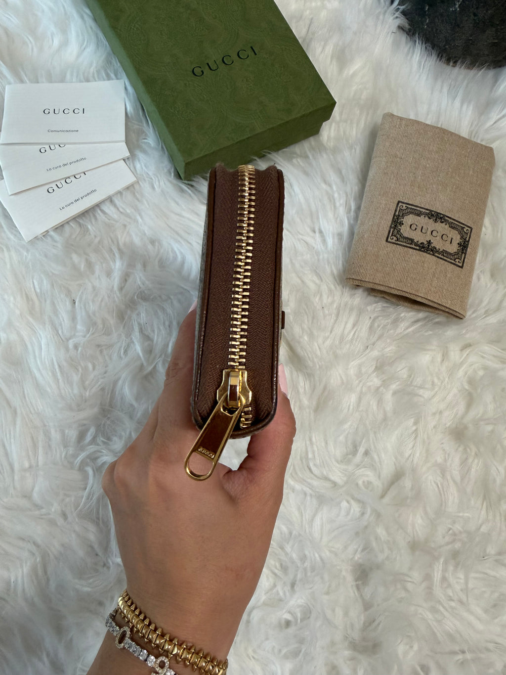 GUCCI  HORSESHOE SUPREME ZIP AROUND QUILTED CANVAS WALLET