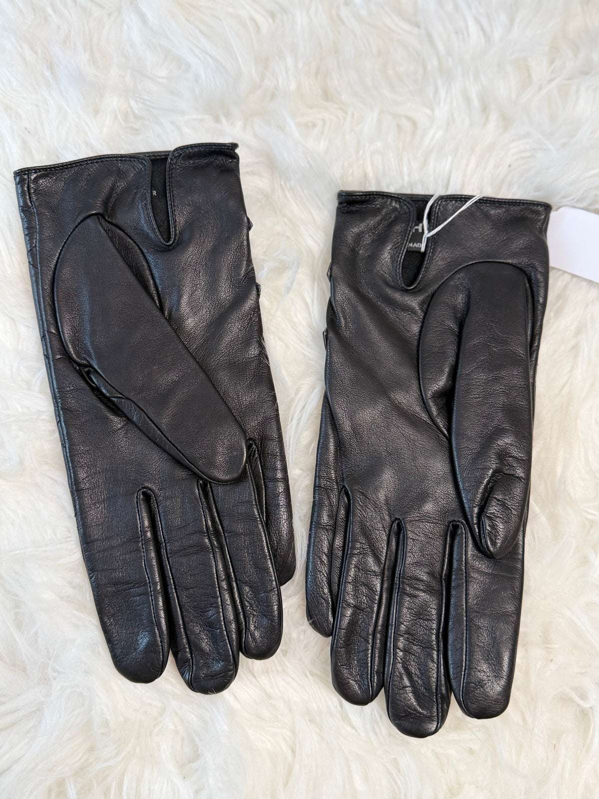CHANEL LAMBSKIN LEATHER GLOVES INTERLOCKING CC LOGO