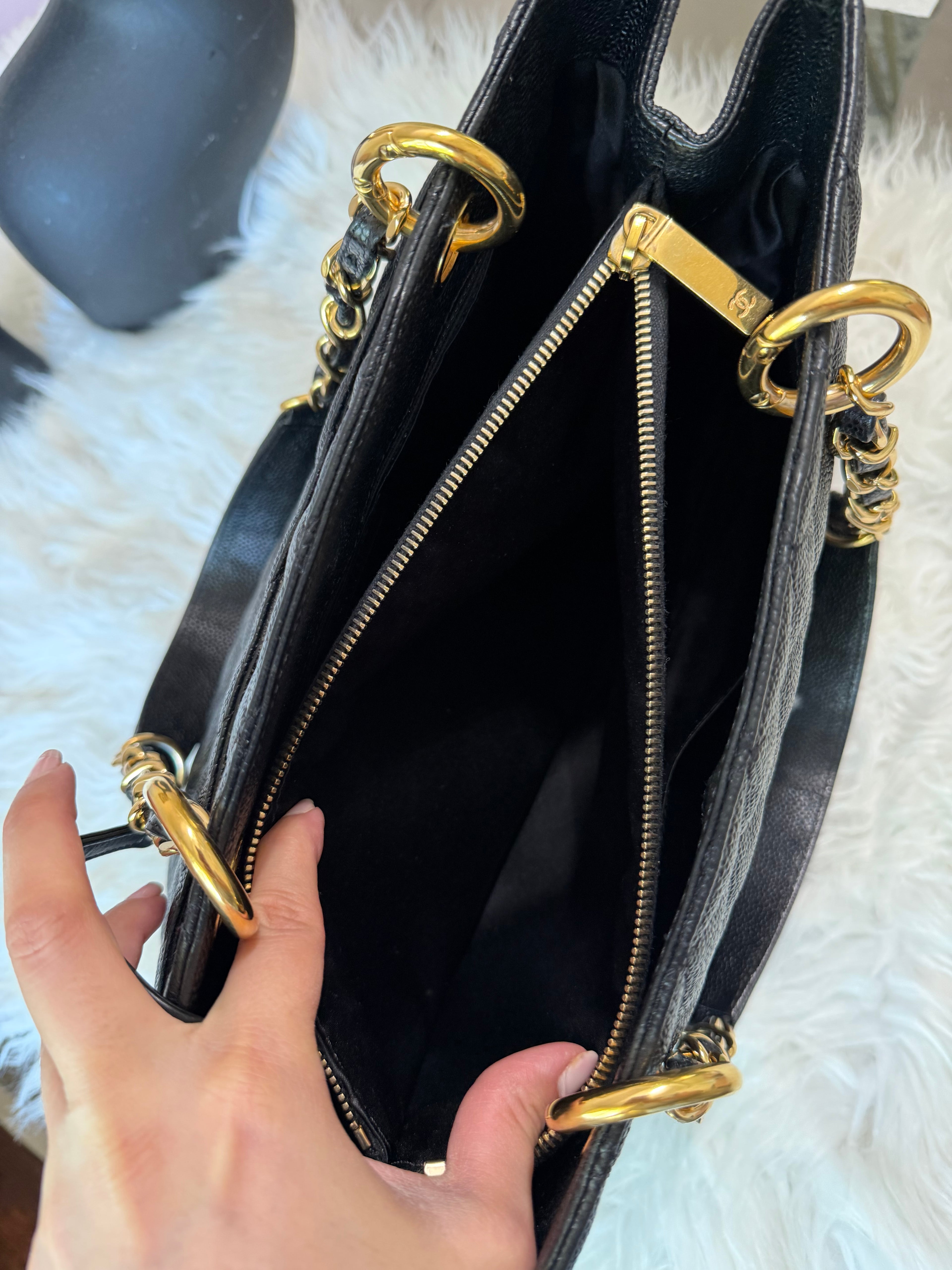 CHANEL GRAND TOTE IN CAVIAR LEATHER