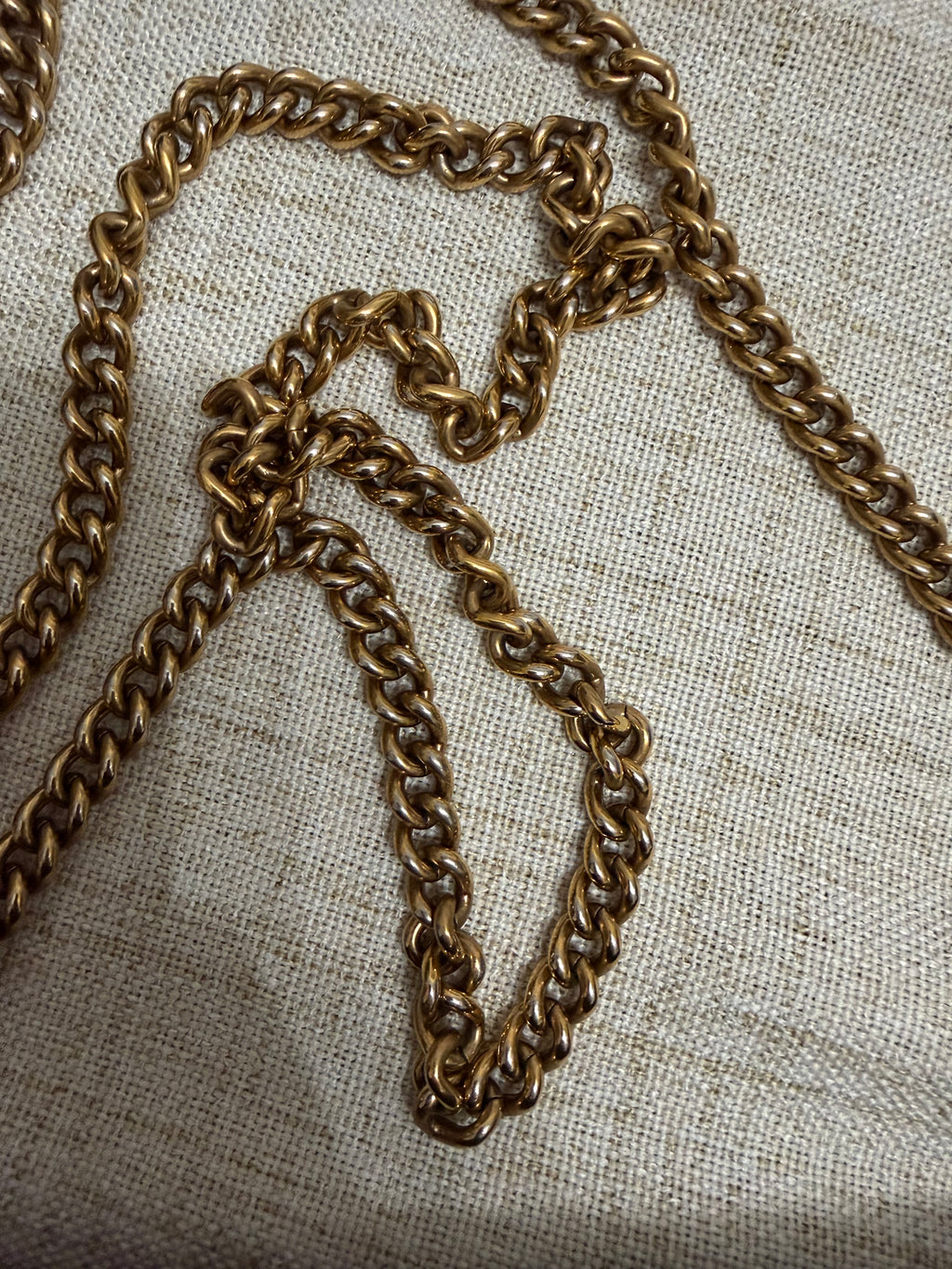 GUCCI GG MARMONT CHEVRON LEATHER WALLET ON CHAIN