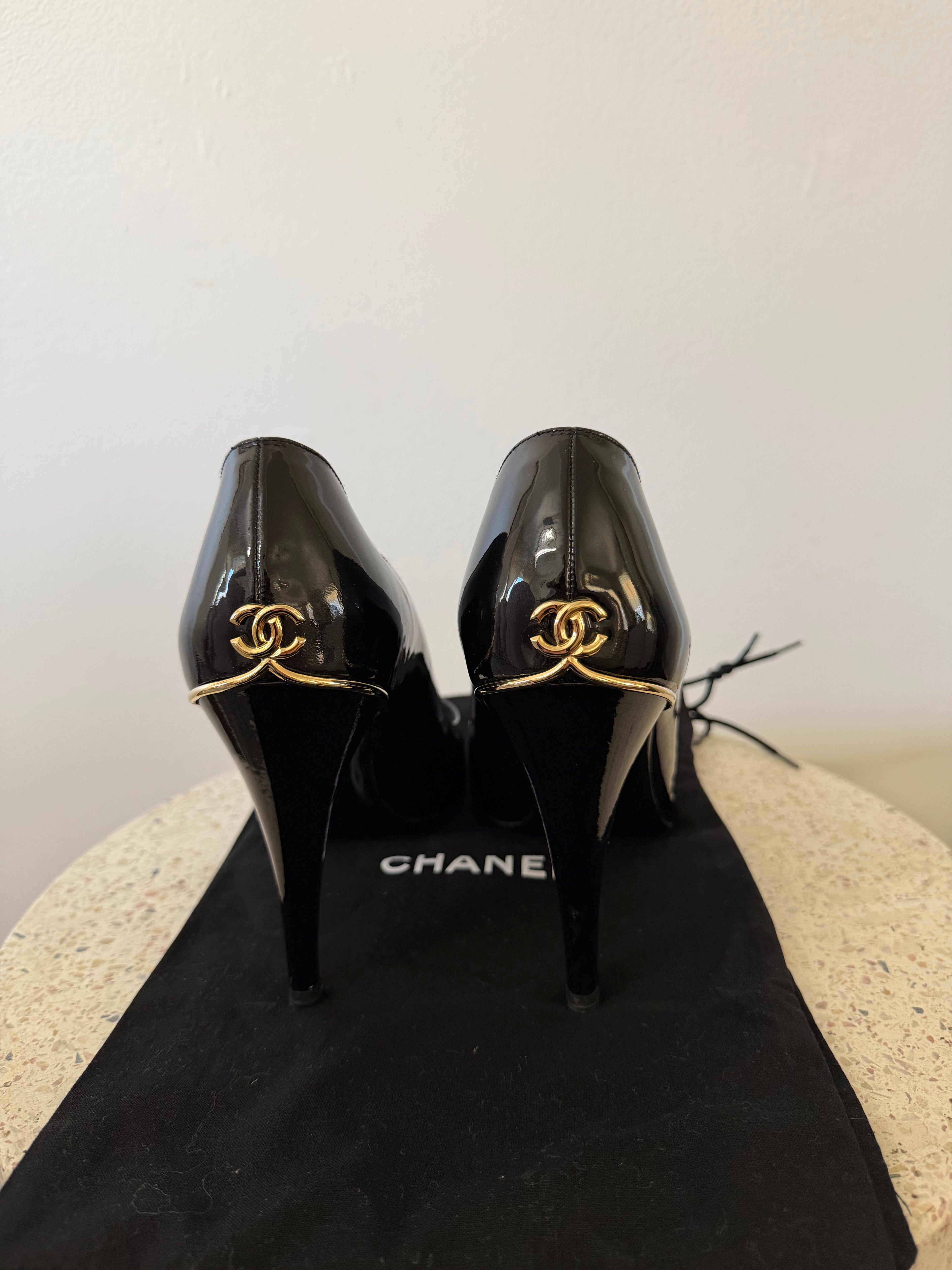 CHANEL CC PATENT LEATHER PEEP TOE PUMPS