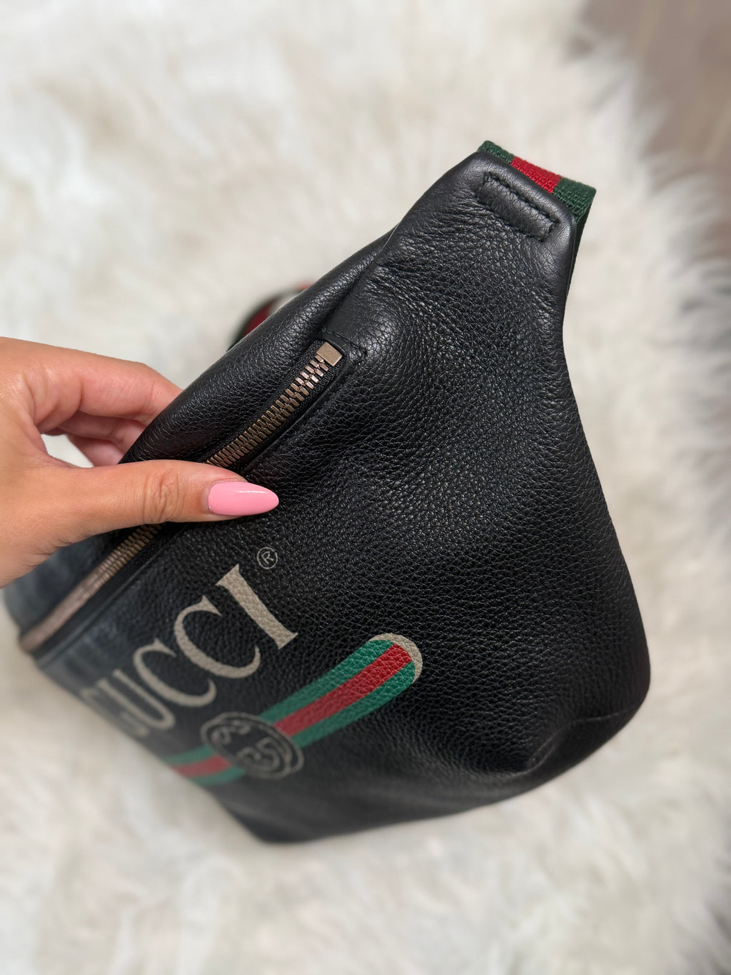 GUCCI GRAINED CALFSKIN LEATHER LOGO PRINT BELT BAG