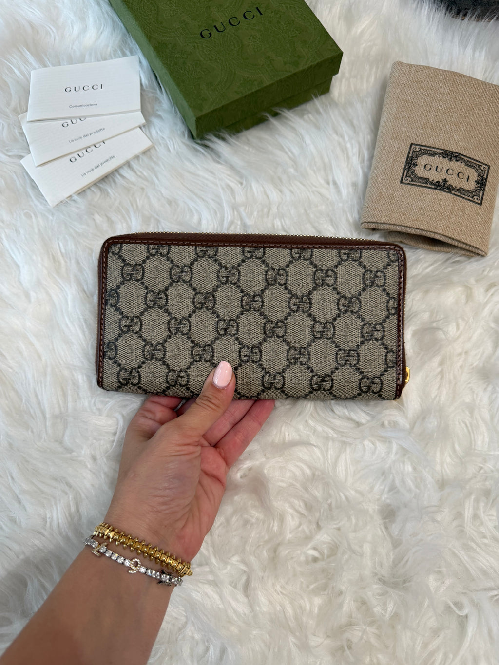 GUCCI  HORSESHOE SUPREME ZIP AROUND QUILTED CANVAS WALLET