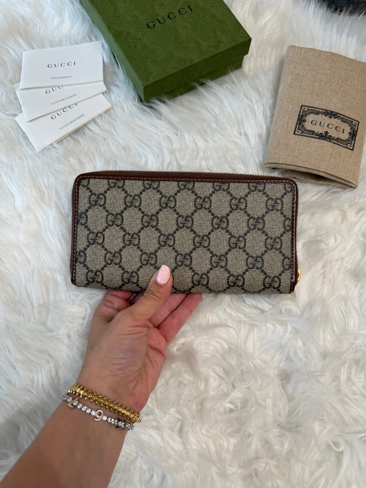 GUCCI  HORSESHOE SUPREME ZIP AROUND QUILTED CANVAS WALLET