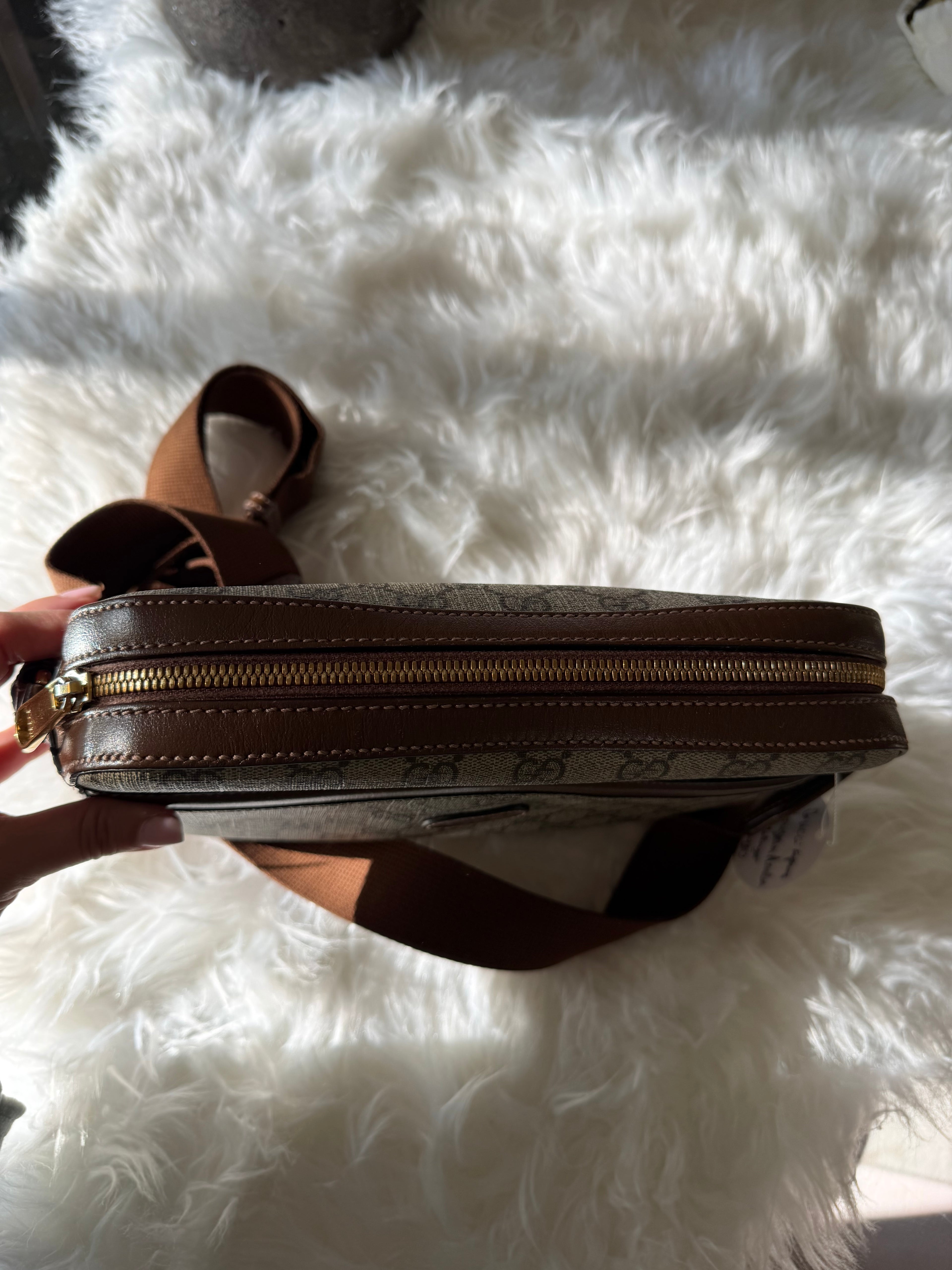 GUCCI GG SUPREME MONOGRAM AZALEA MESENGER BAG