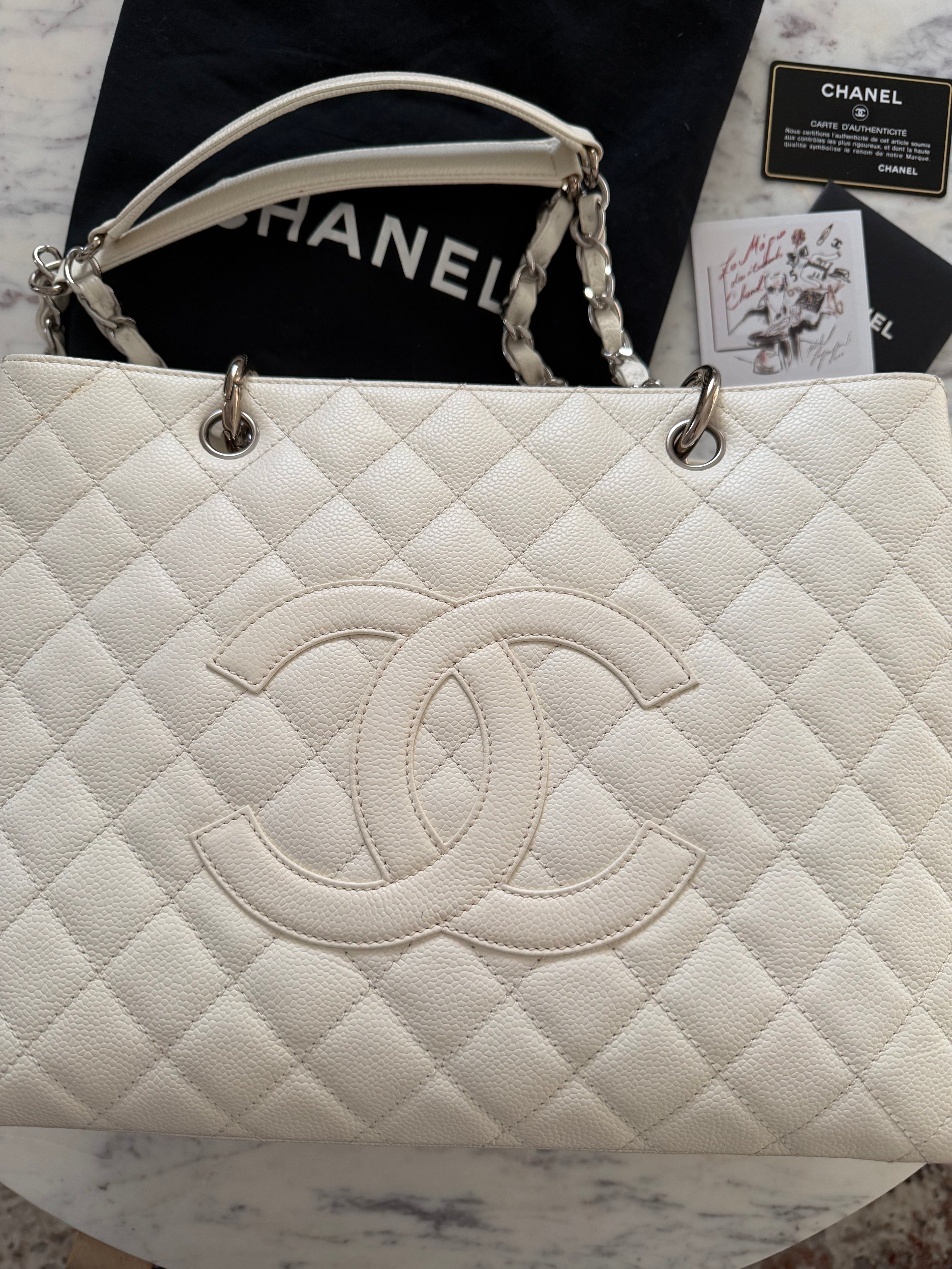 CHANEL GRAND TOTE IN CAVIAR LEATHER
