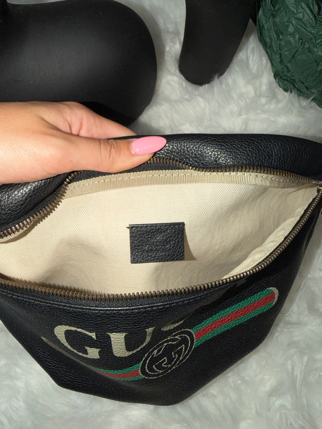 GUCCI GRAINED CALFSKIN LEATHER LOGO PRINT BELT BAG