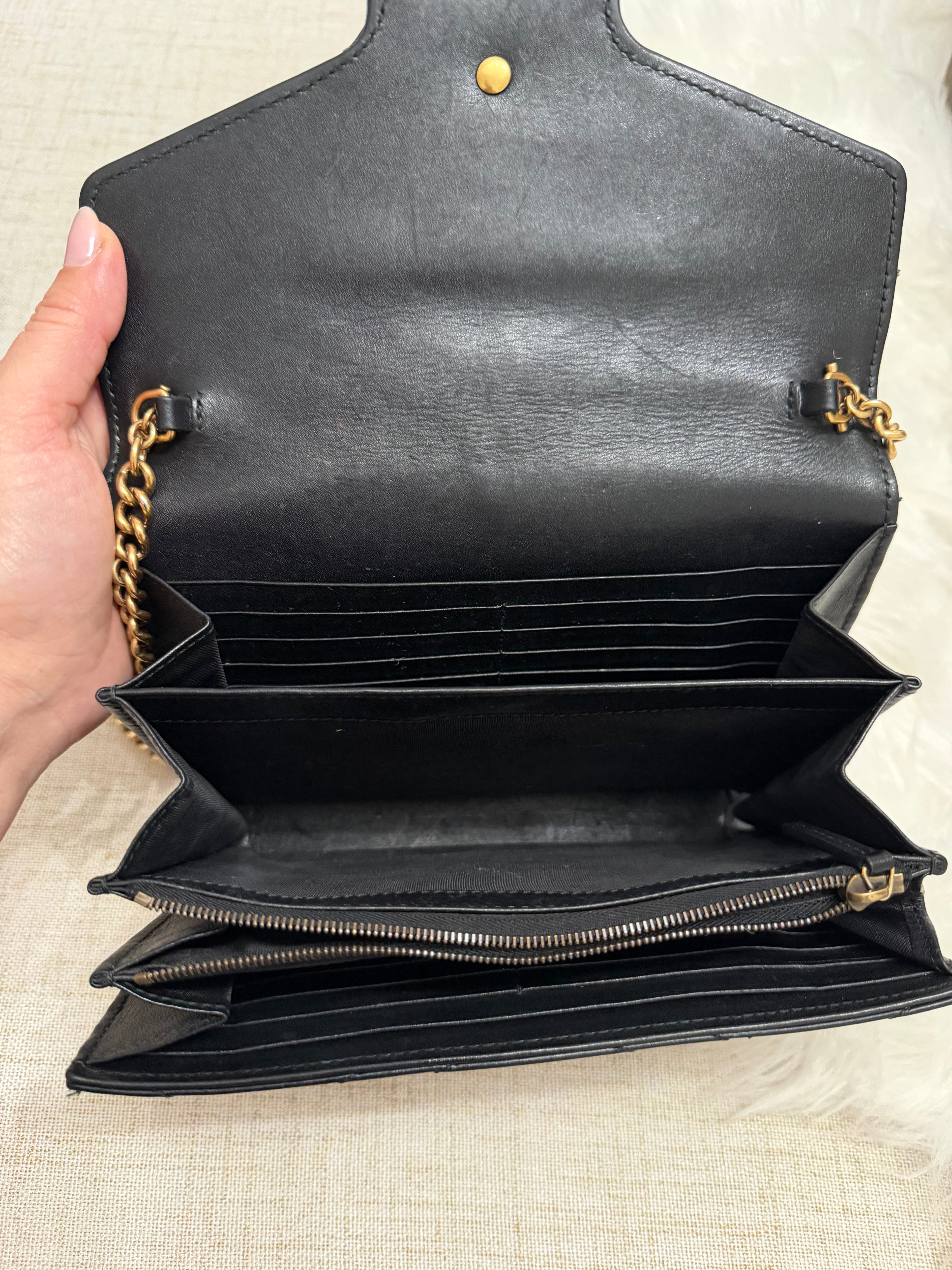 GUCCI GG MARMONT CHEVRON LEATHER WALLET ON CHAIN