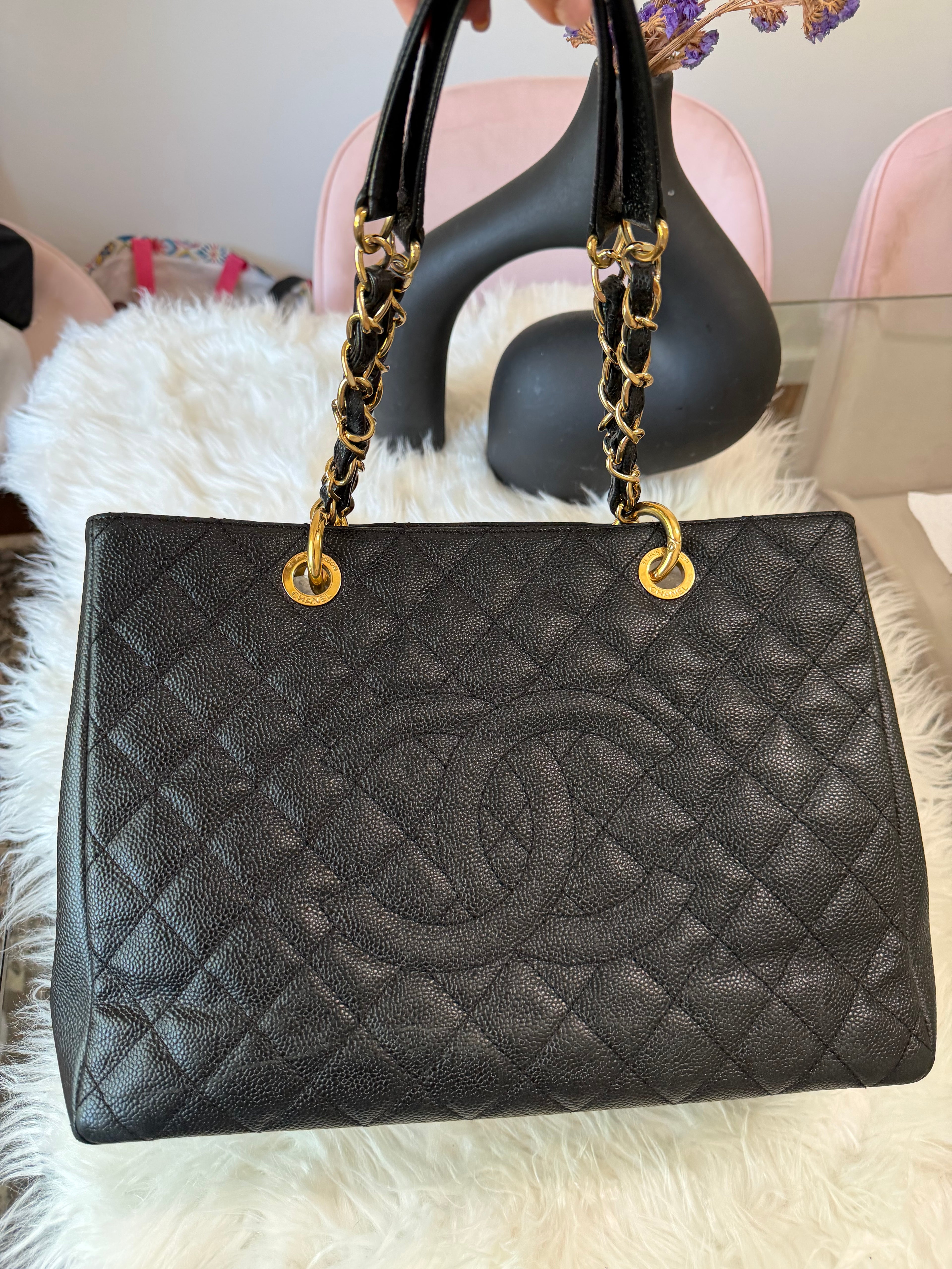 CHANEL GRAND TOTE IN CAVIAR LEATHER