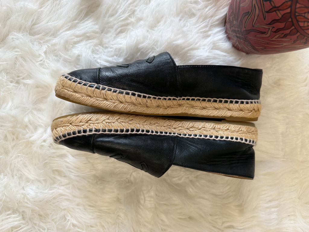 Chanel interlocking CC leather espadrille