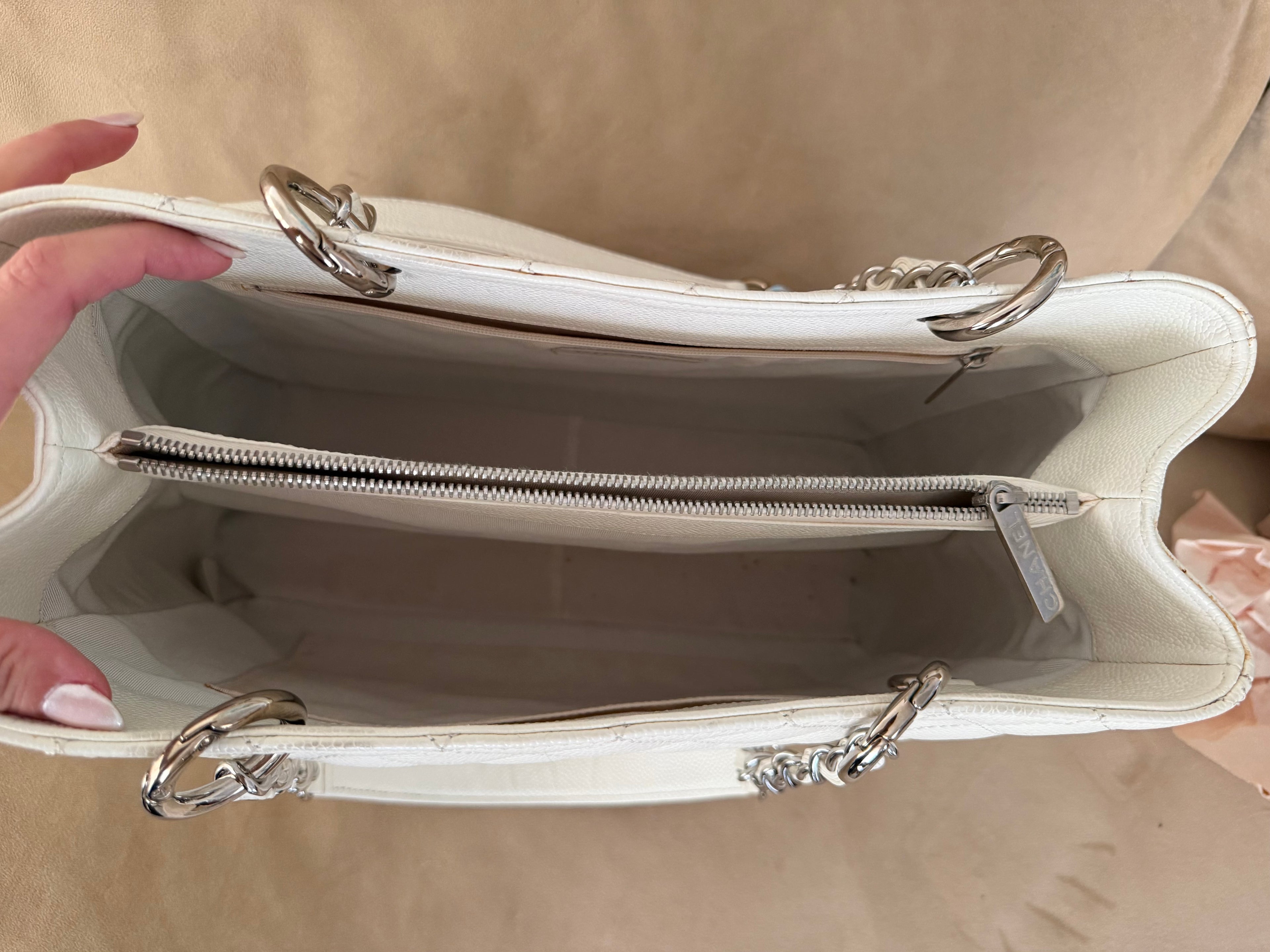 CHANEL GRAND TOTE IN CAVIAR LEATHER