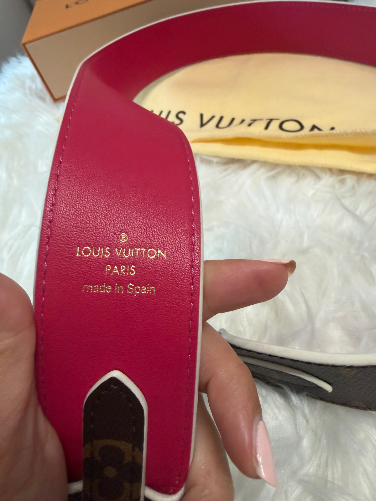 LOUIS VUITTON MONOGRAM SHOULDER STRAP WITH DISTINCTIVE HOT PINK LEATHER LINING