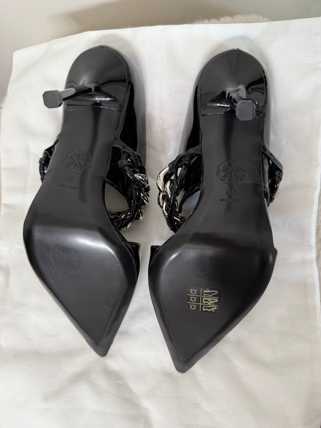 ALEXANDER MCQUEEN CHAIN pointed toe Slip On Sandals