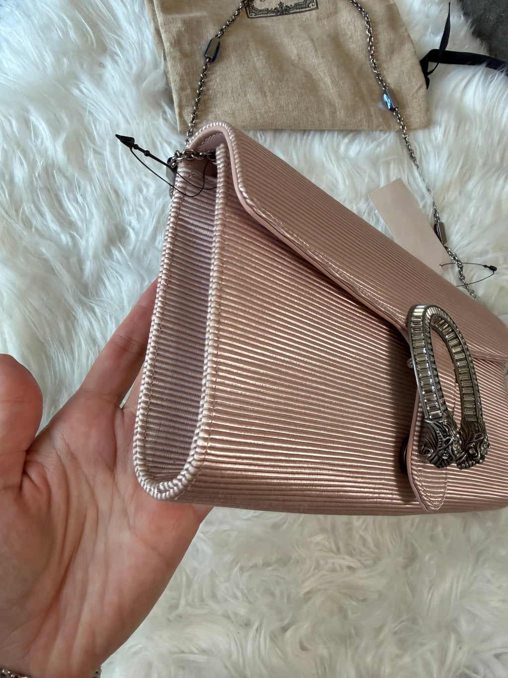 GUCCI DIONYSUS SILK SATIN CLUTCH WITH CRYSTAL TIGER HEAD