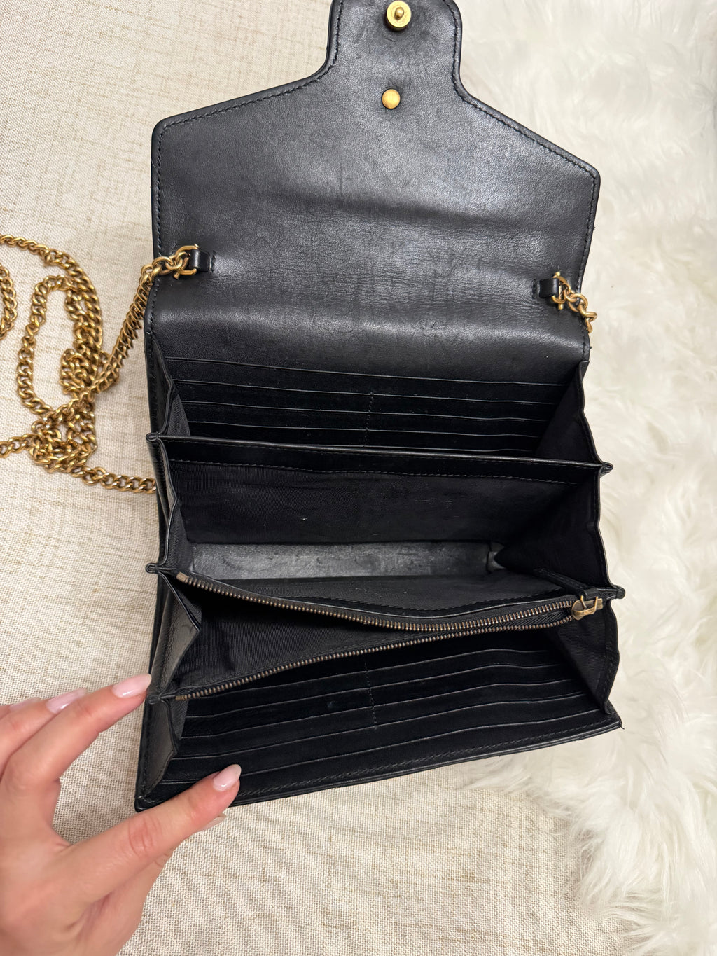 GUCCI GG MARMONT CHEVRON LEATHER WALLET ON CHAIN