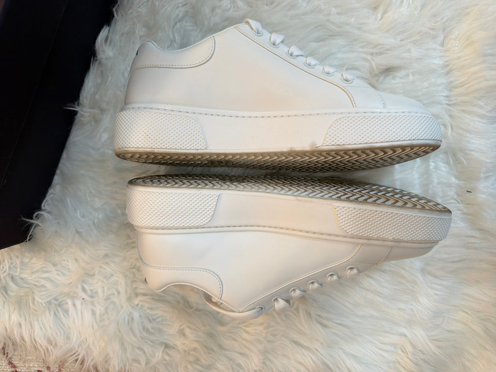 PRADA LOW TOP LEATHER SNEAKERS