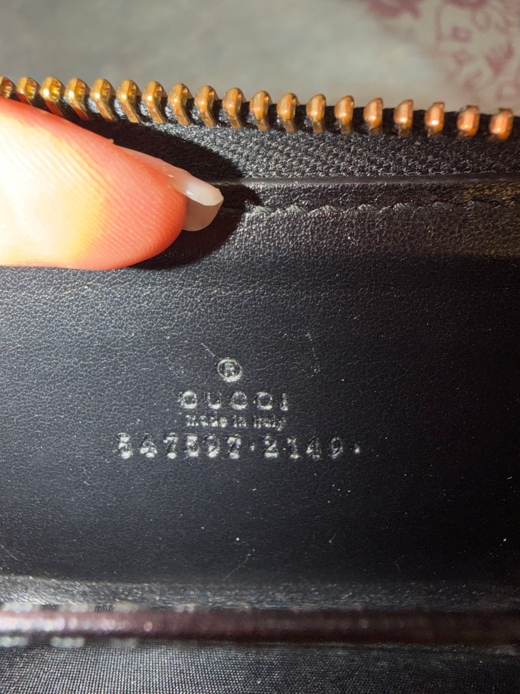GUCCI LOGO LEATHER ZIP AROUND CARD HOLDER