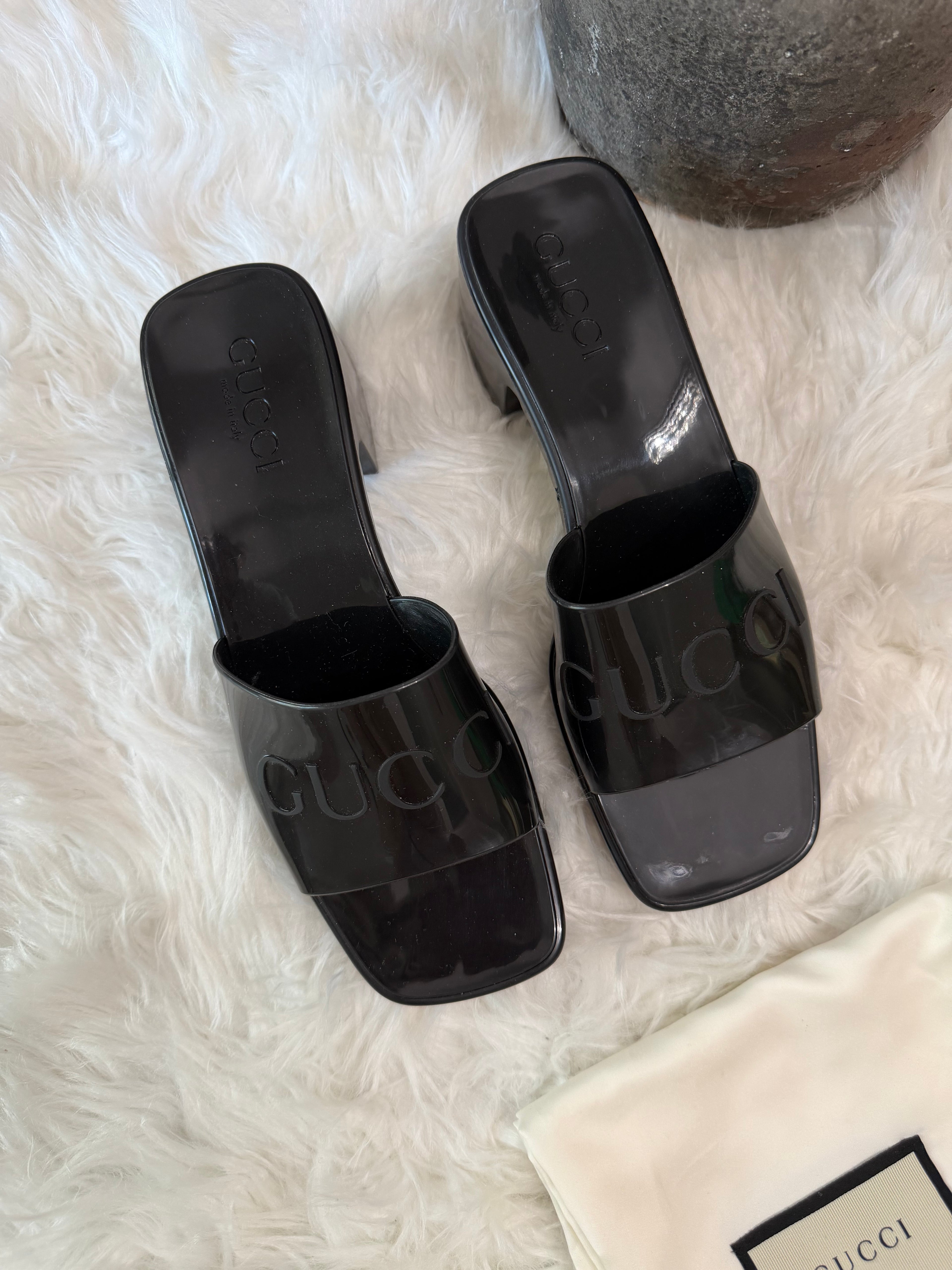 GUCCI RUBBER LOGO PLATFORM SANDALS