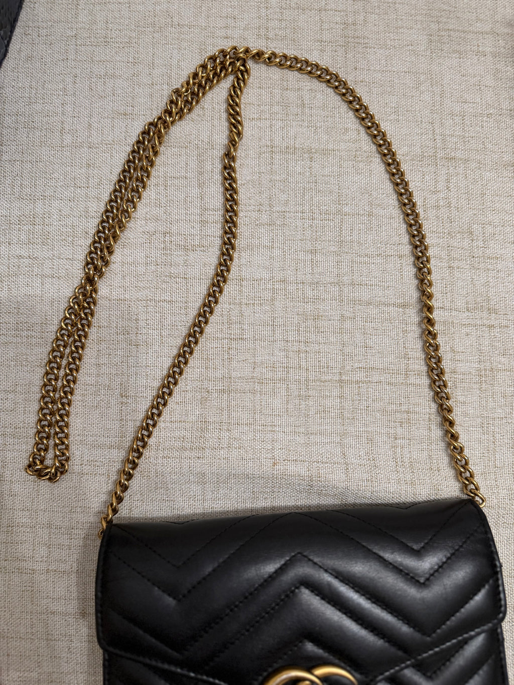 GUCCI GG MARMONT CHEVRON LEATHER WALLET ON CHAIN