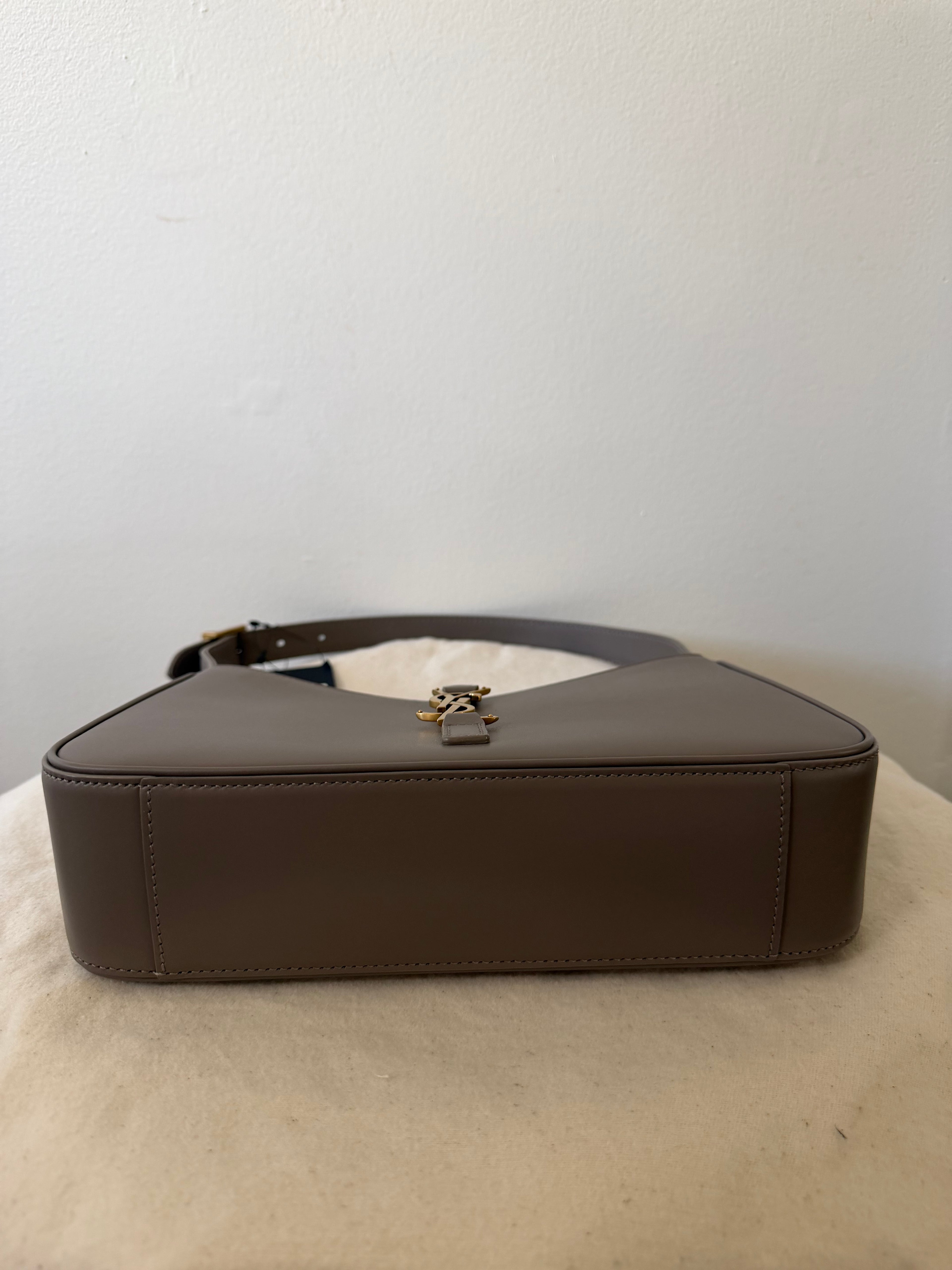 SAINT LAURENT 5 A 7 SHOULDER BAG