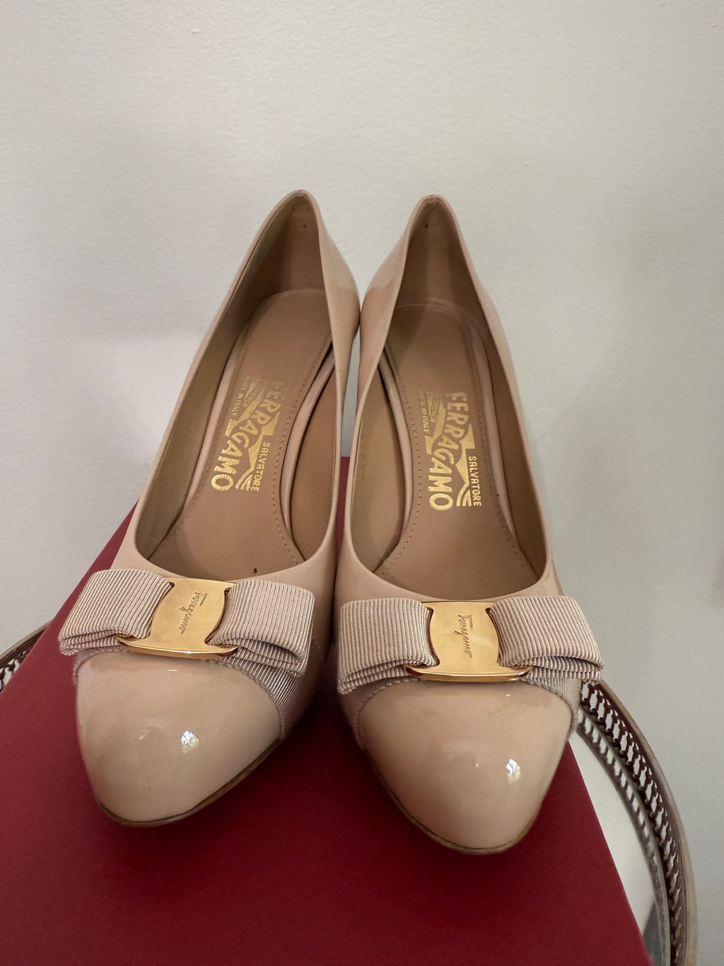 FERRAGAMO VARA BOW PATENT PUMP