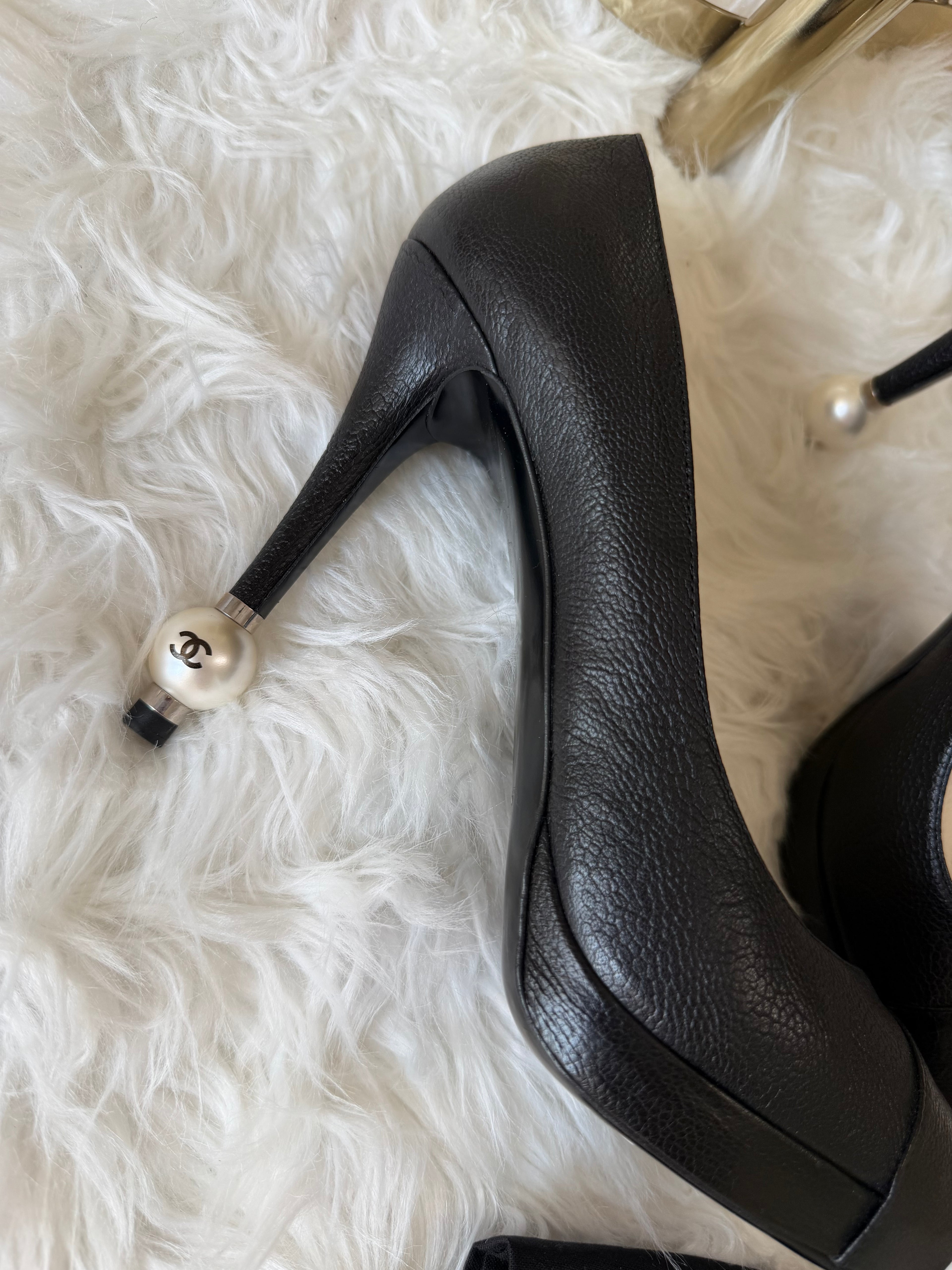 CHANEL INTERLOCKING CAVIAR LEATHER HEELS WITH PEARL HEEL
