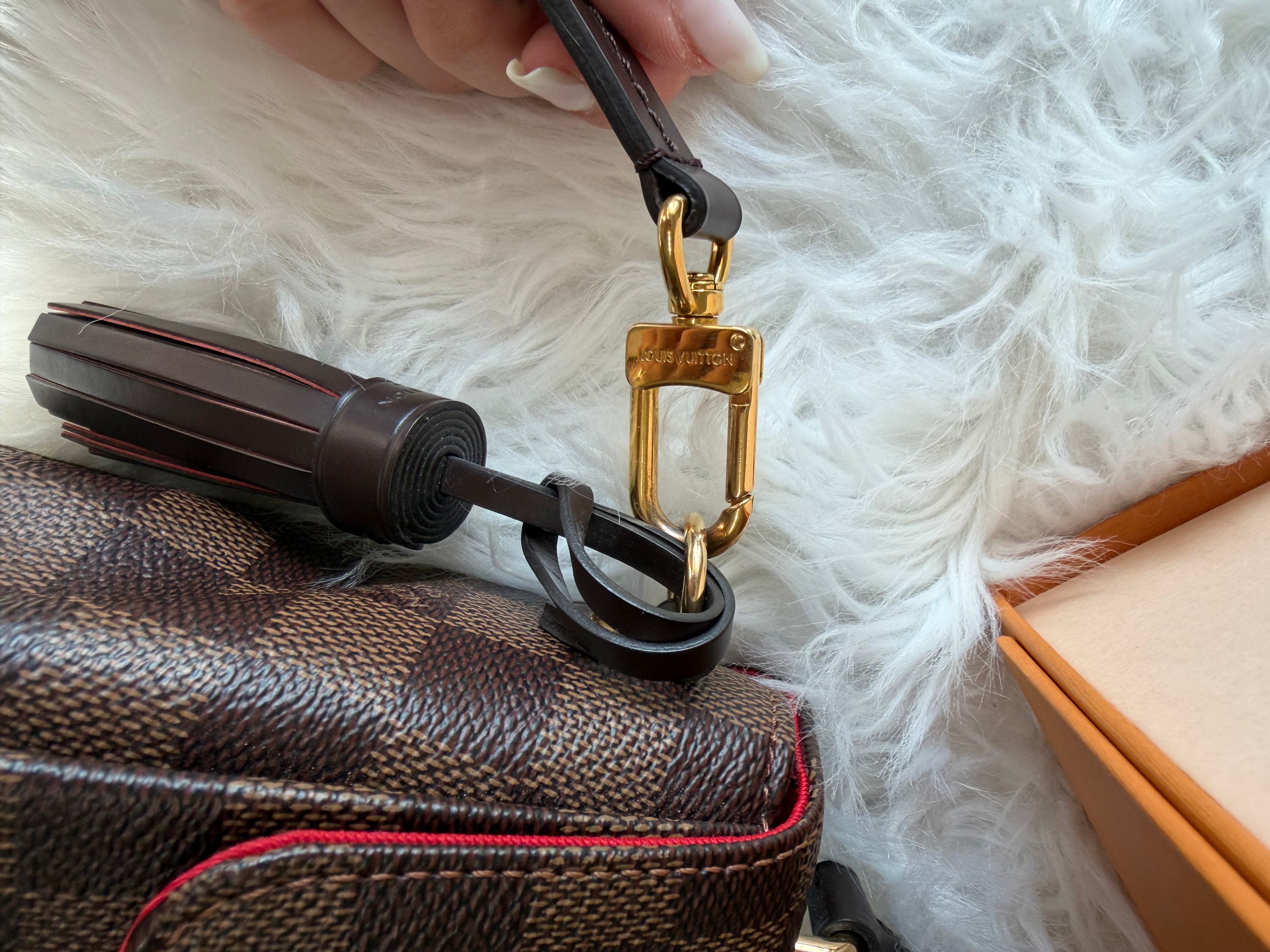 LOUIS VUITTON CROISETTE DAMIER EBENE SHOULDER BAG