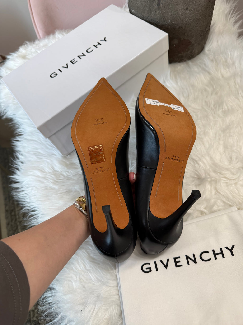 GIVENCHY LEATHER POINTD TOW PUMP