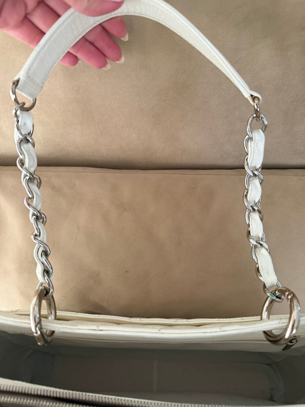 CHANEL GRAND TOTE IN CAVIAR LEATHER