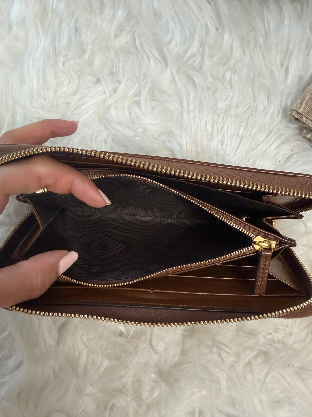 GUCCI  HORSESHOE SUPREME ZIP AROUND QUILTED CANVAS WALLET