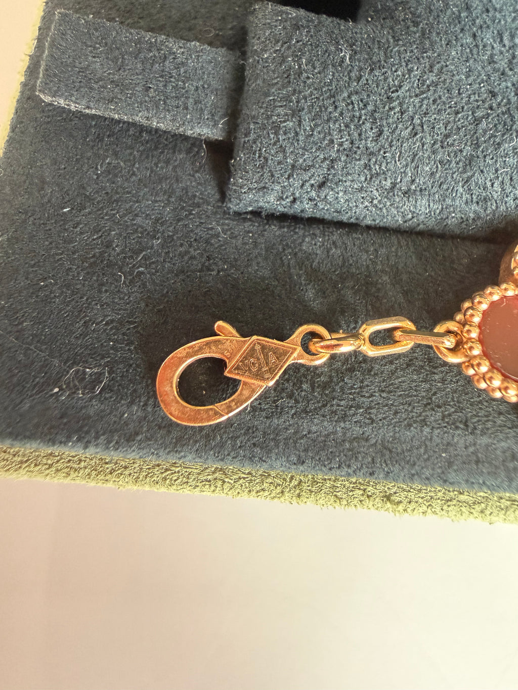 Van Cleef & Arpels 5 Motif Alhambra Carnelian