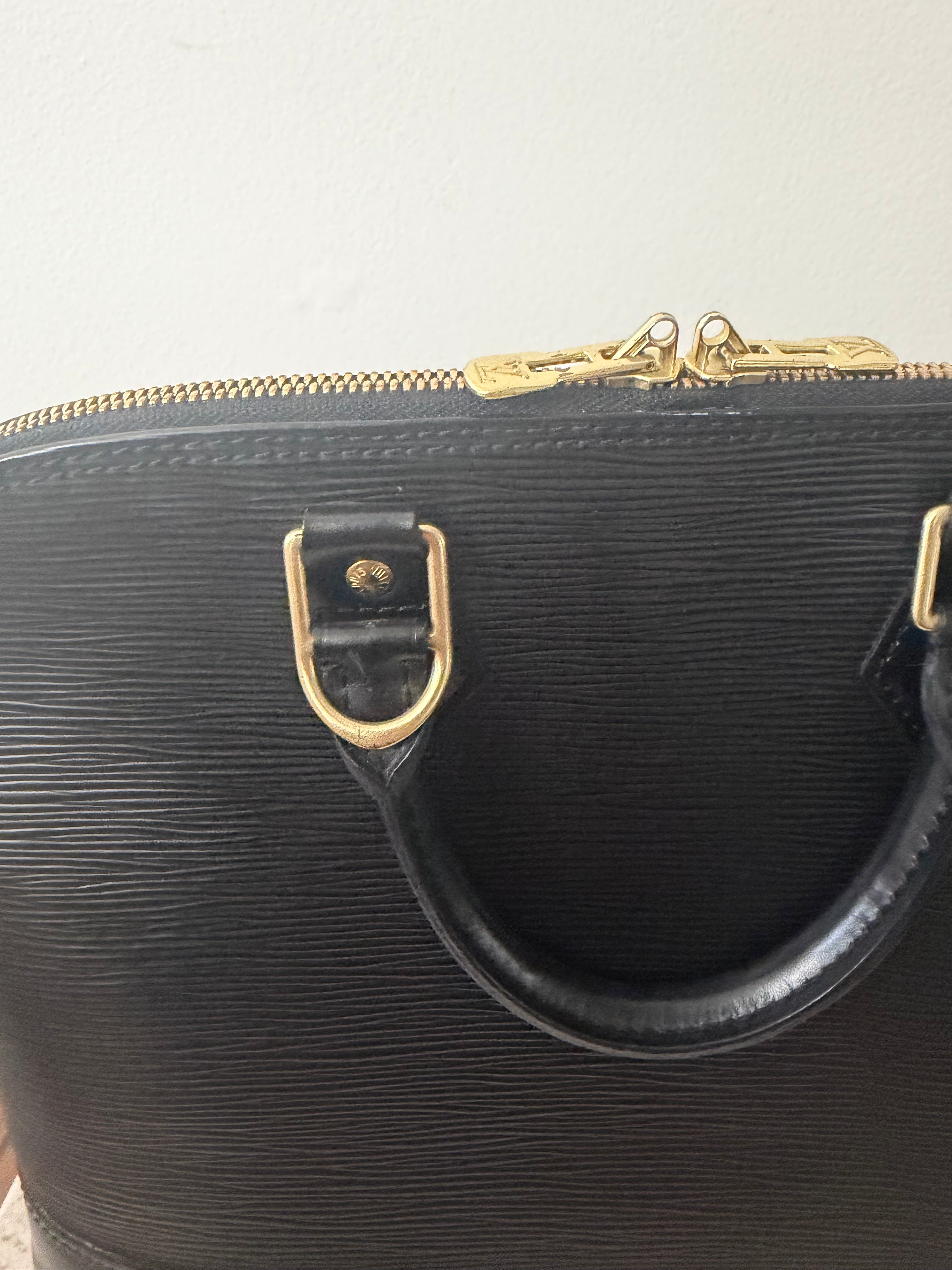 LOUIS VUITTON ALMA MM EPI LEATHER
