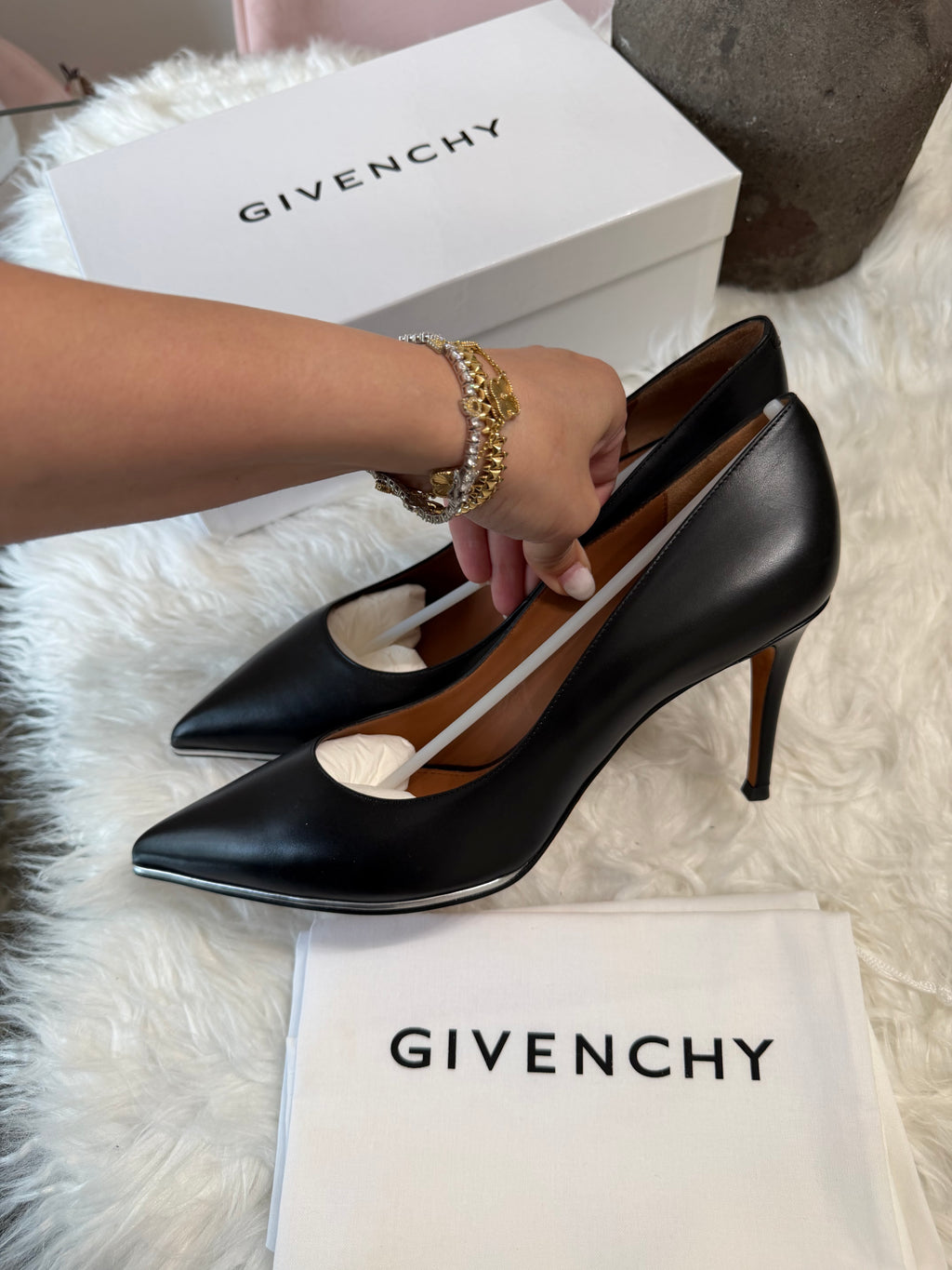 GIVENCHY LEATHER POINTD TOW PUMP