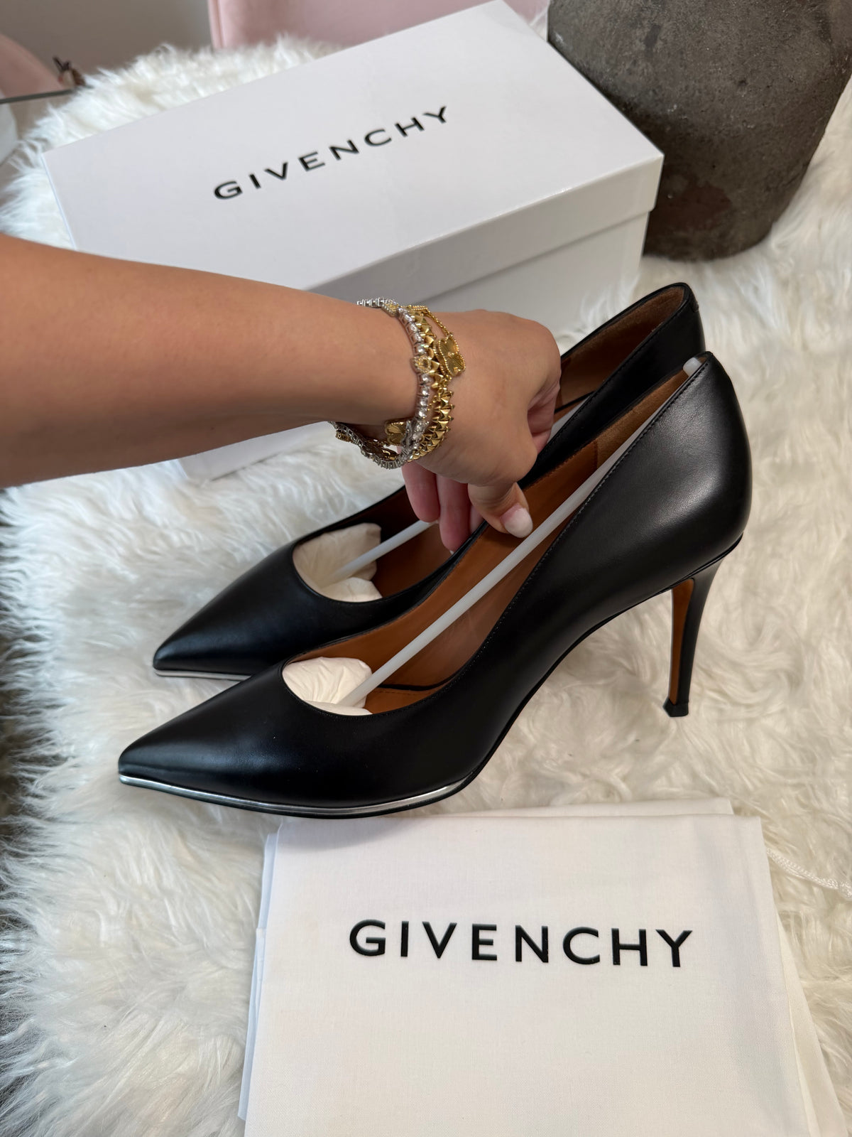GIVENCHY LEATHER POINTD TOW PUMP