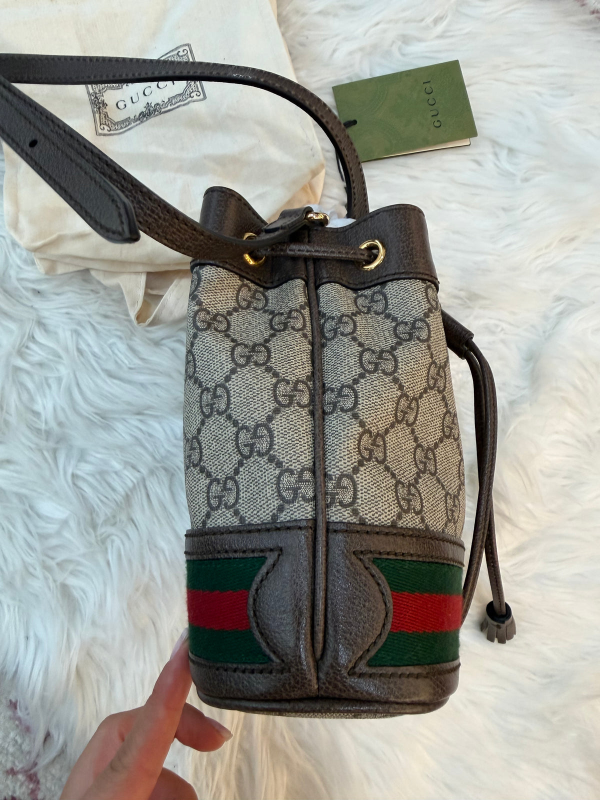 GUCCI OPHIDIA MINI GG SUPREME BUCKET BAG