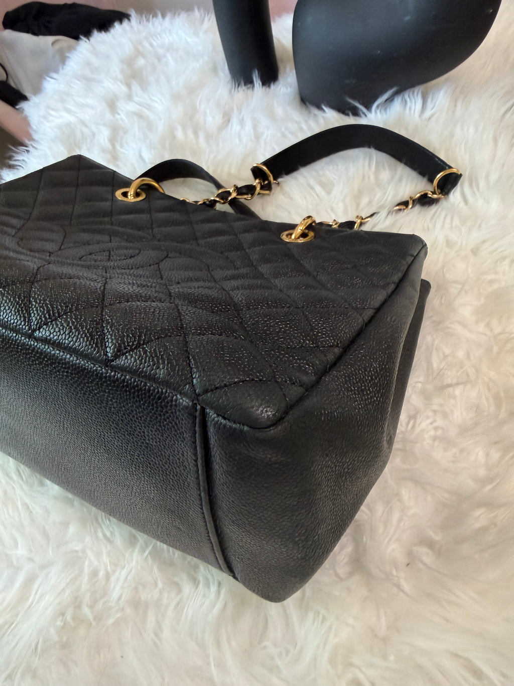 CHANEL GRAND TOTE IN CAVIAR LEATHER