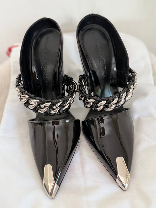 ALEXANDER MCQUEEN CHAIN pointed toe Slip On Sandals