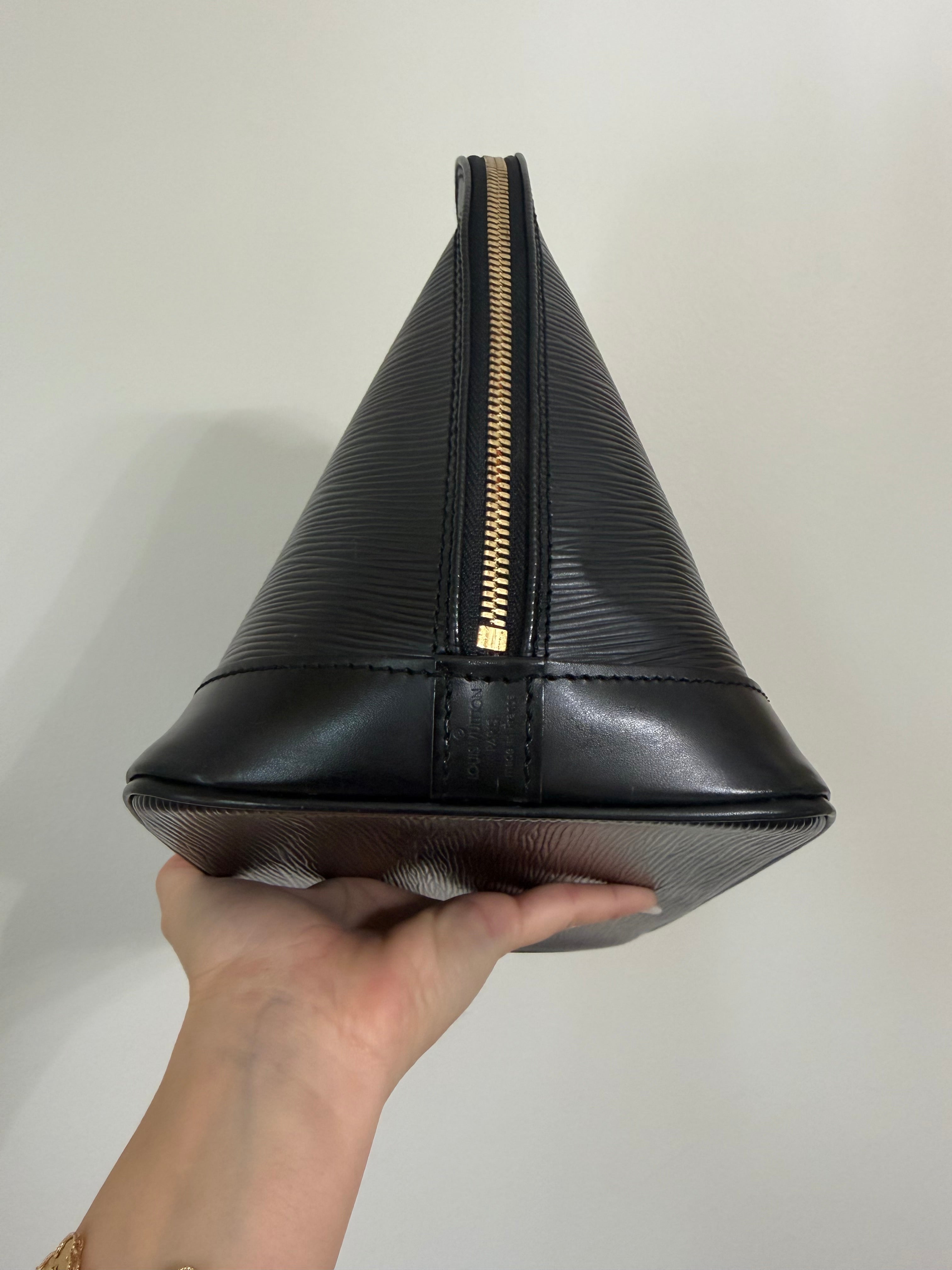 LOUIS VUITTON ALMA MM EPI LEATHER