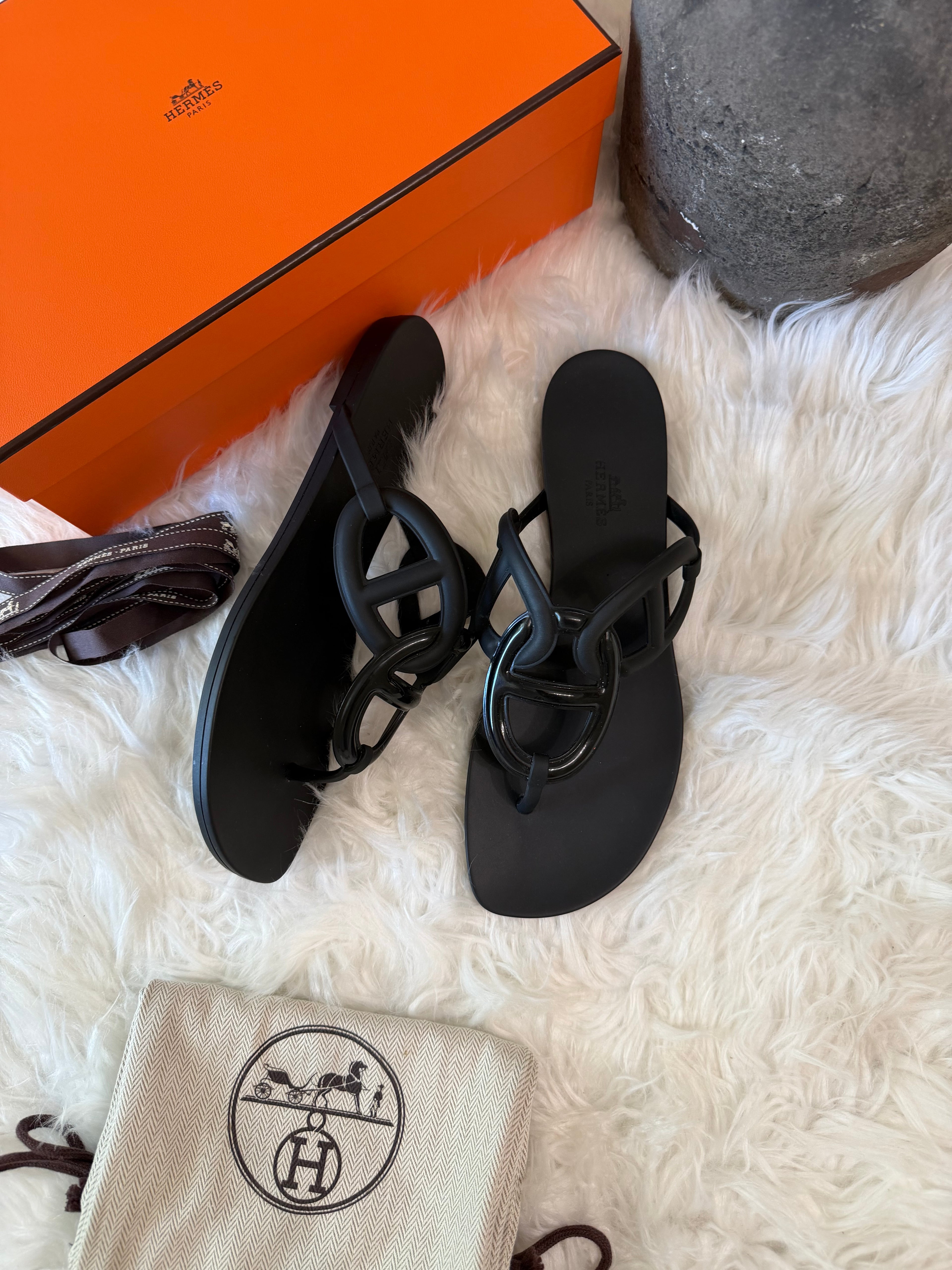 HERMES RUBBER EGERIE SLIDES