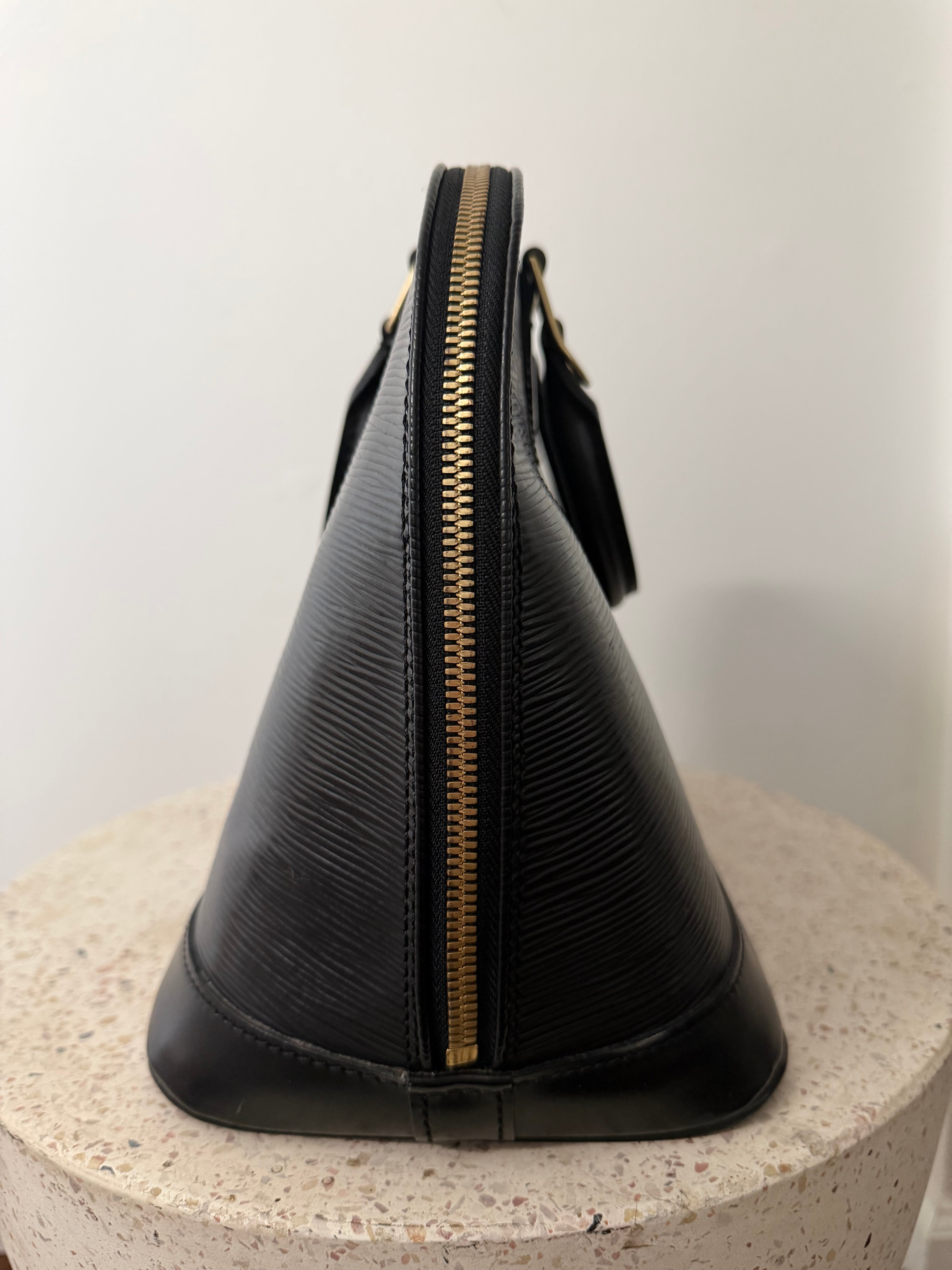 LOUIS VUITTON ALMA MM EPI LEATHER