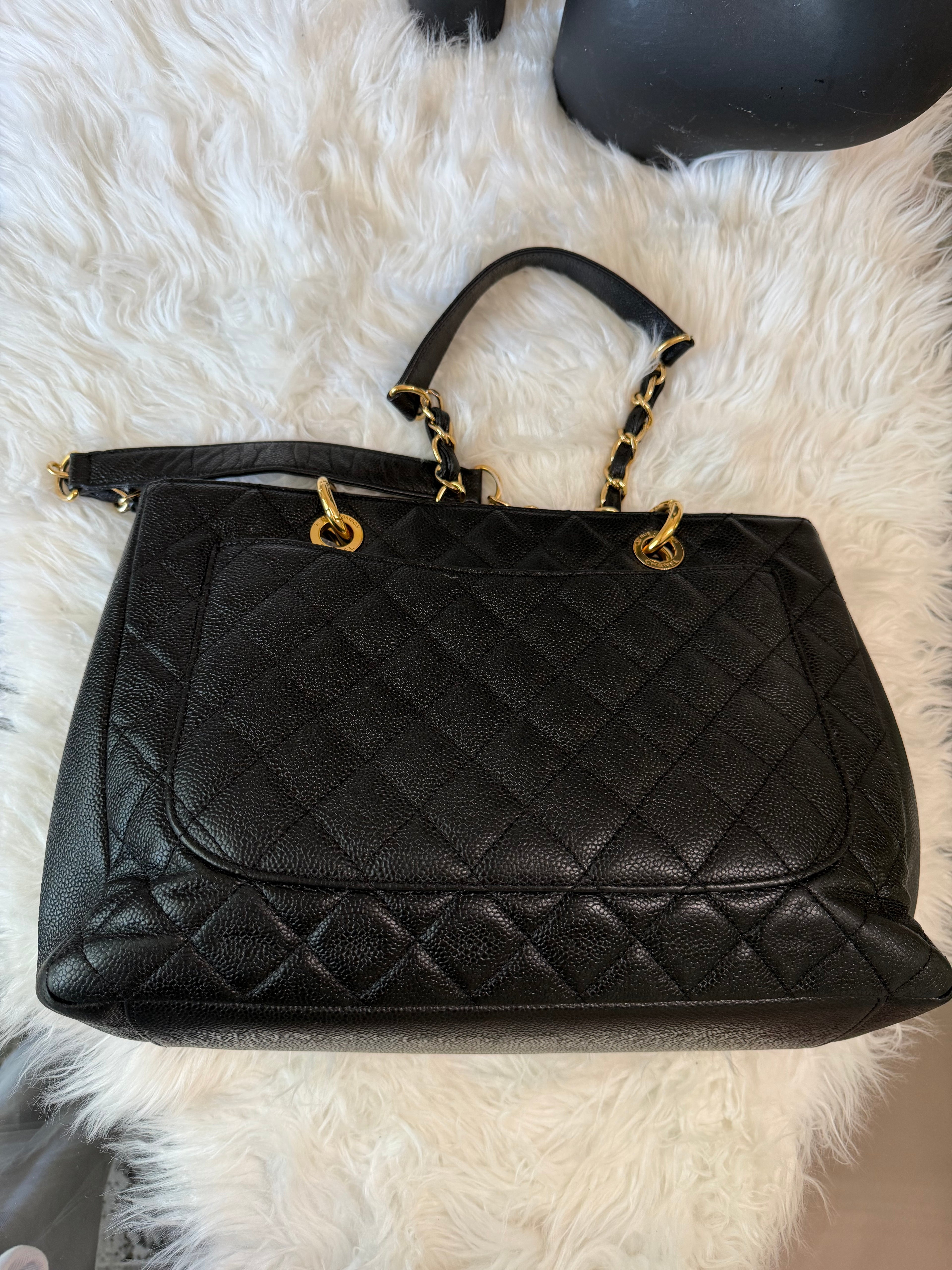 CHANEL GRAND TOTE IN CAVIAR LEATHER