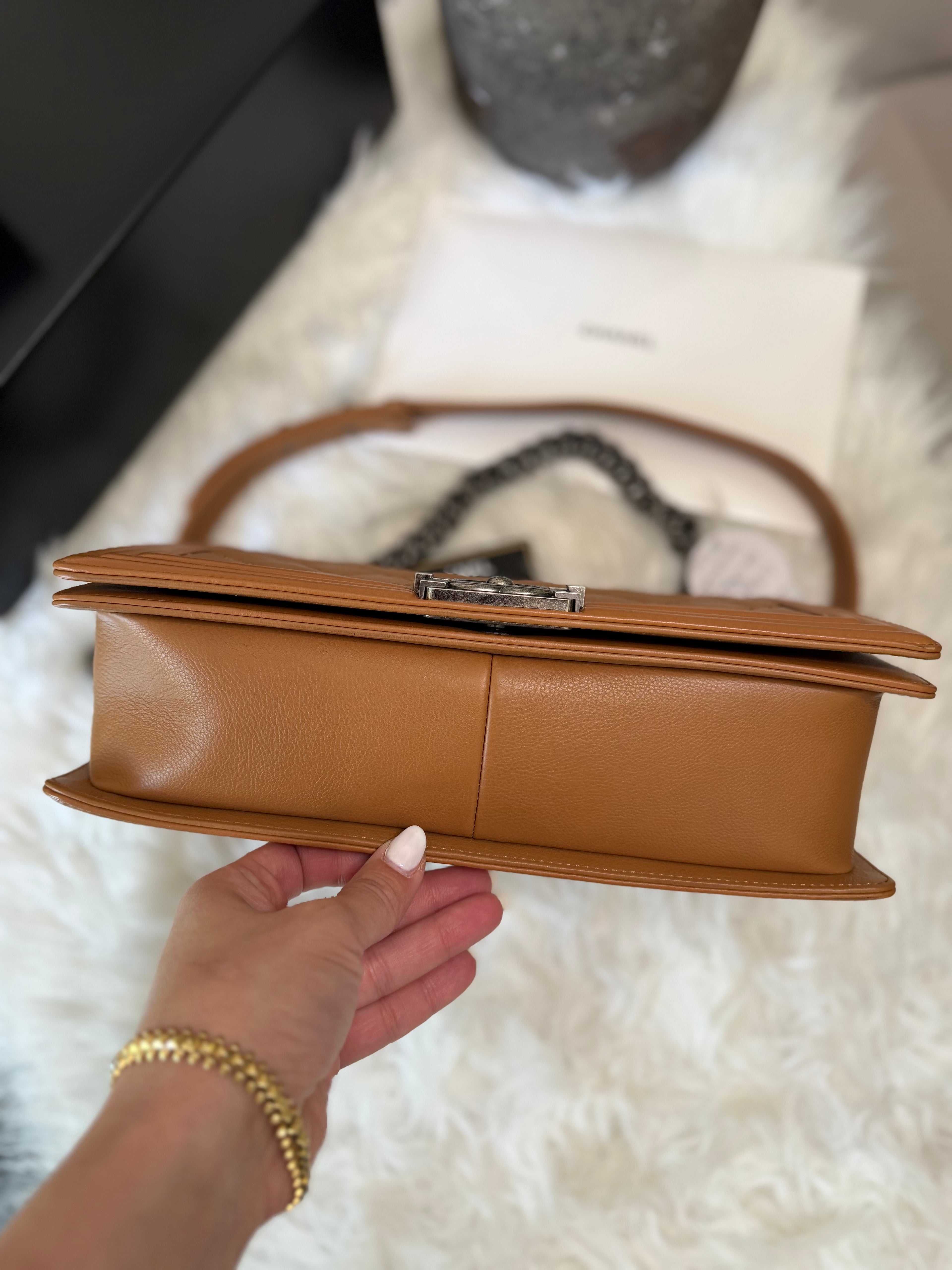 CHANEL BOY FLAP BAG IN CAVIAR LEATHER