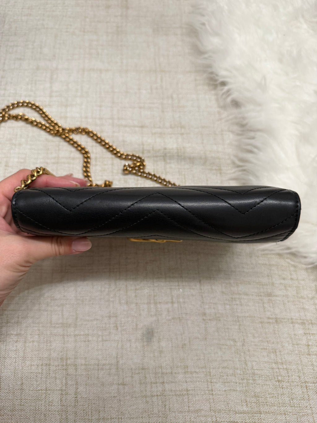 GUCCI GG MARMONT CHEVRON LEATHER WALLET ON CHAIN