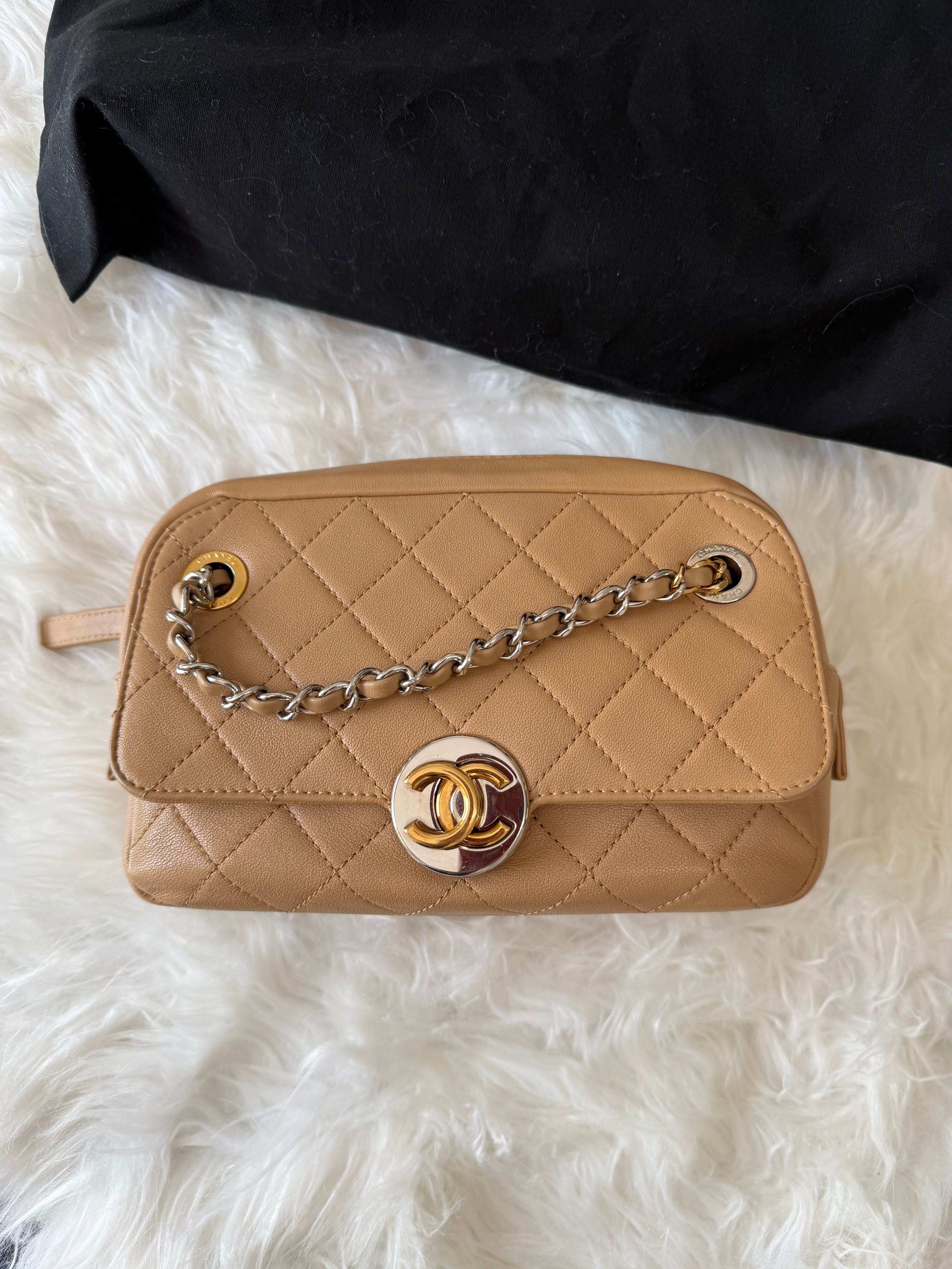 CHANEL Interlocking CC all stitched Camera Bag