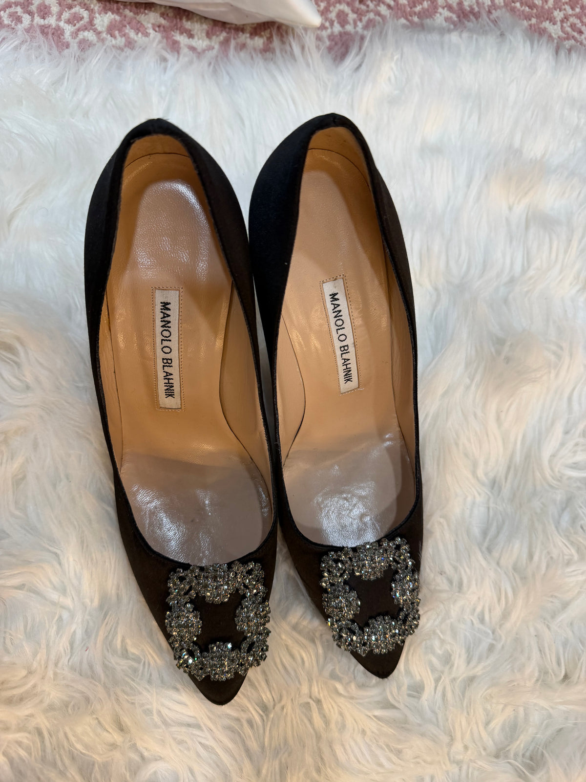MANOLO BLAHNIK HANGISI SATIN PUMPS