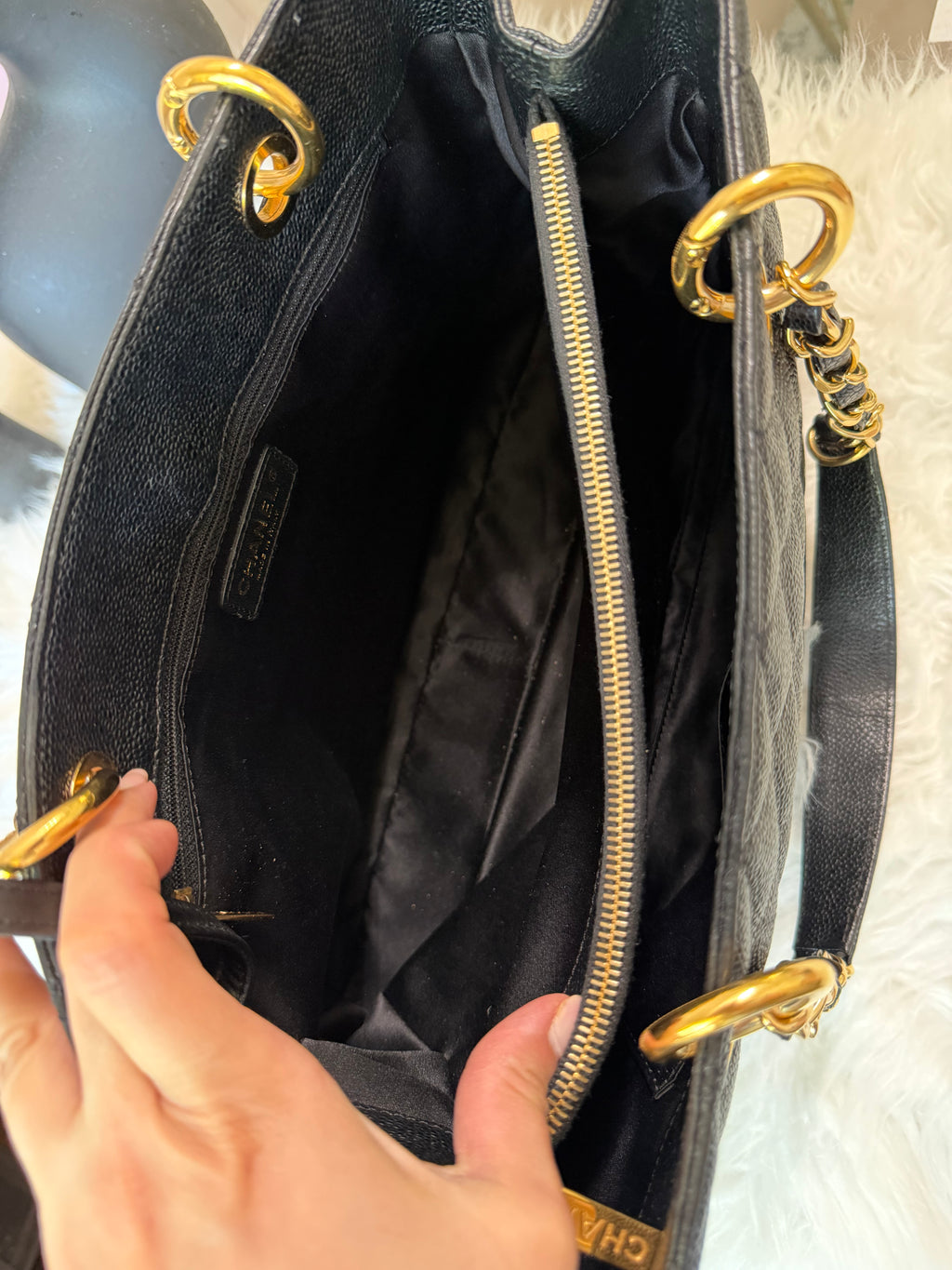 CHANEL GRAND TOTE IN CAVIAR LEATHER