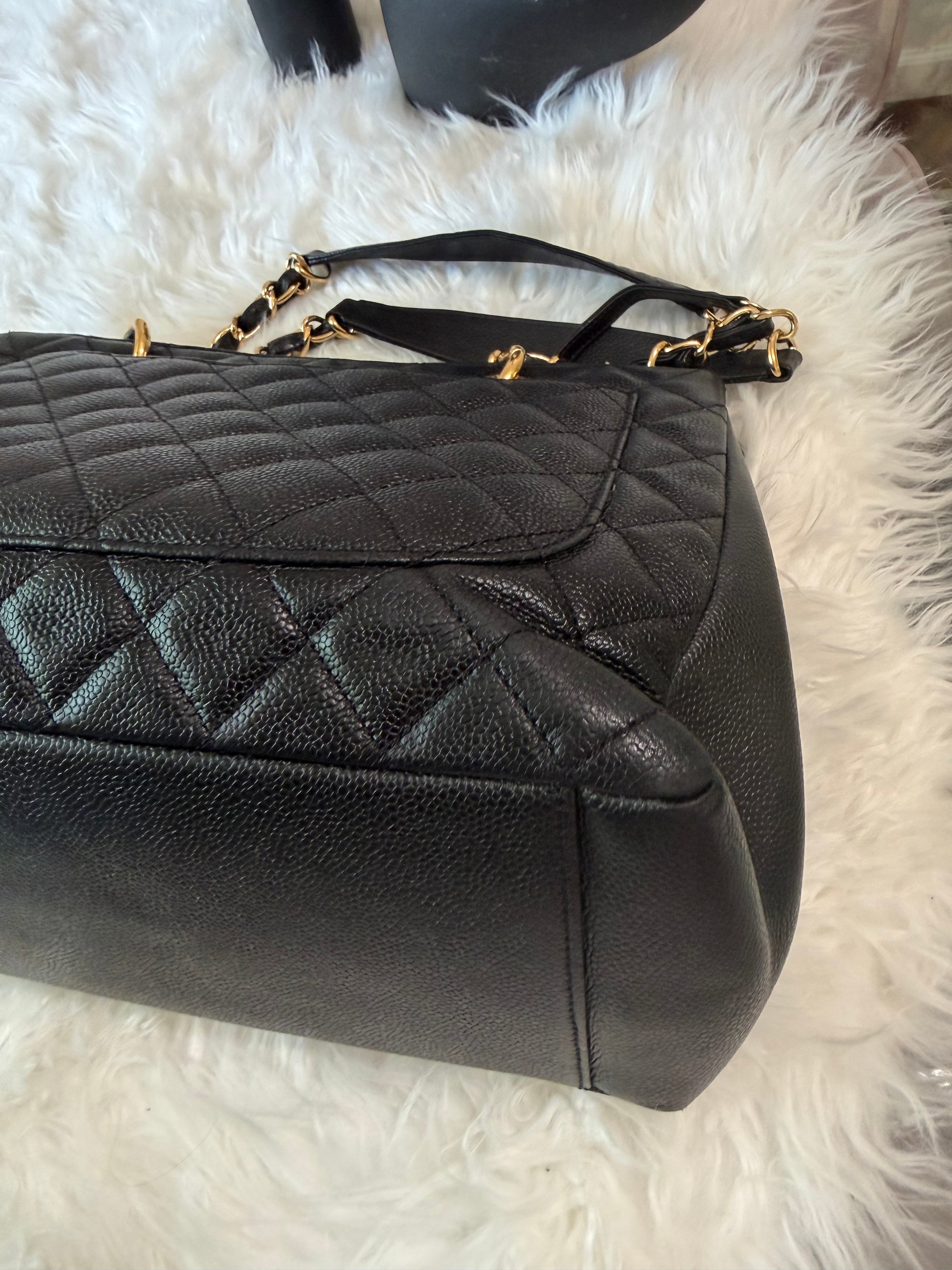 CHANEL GRAND TOTE IN CAVIAR LEATHER