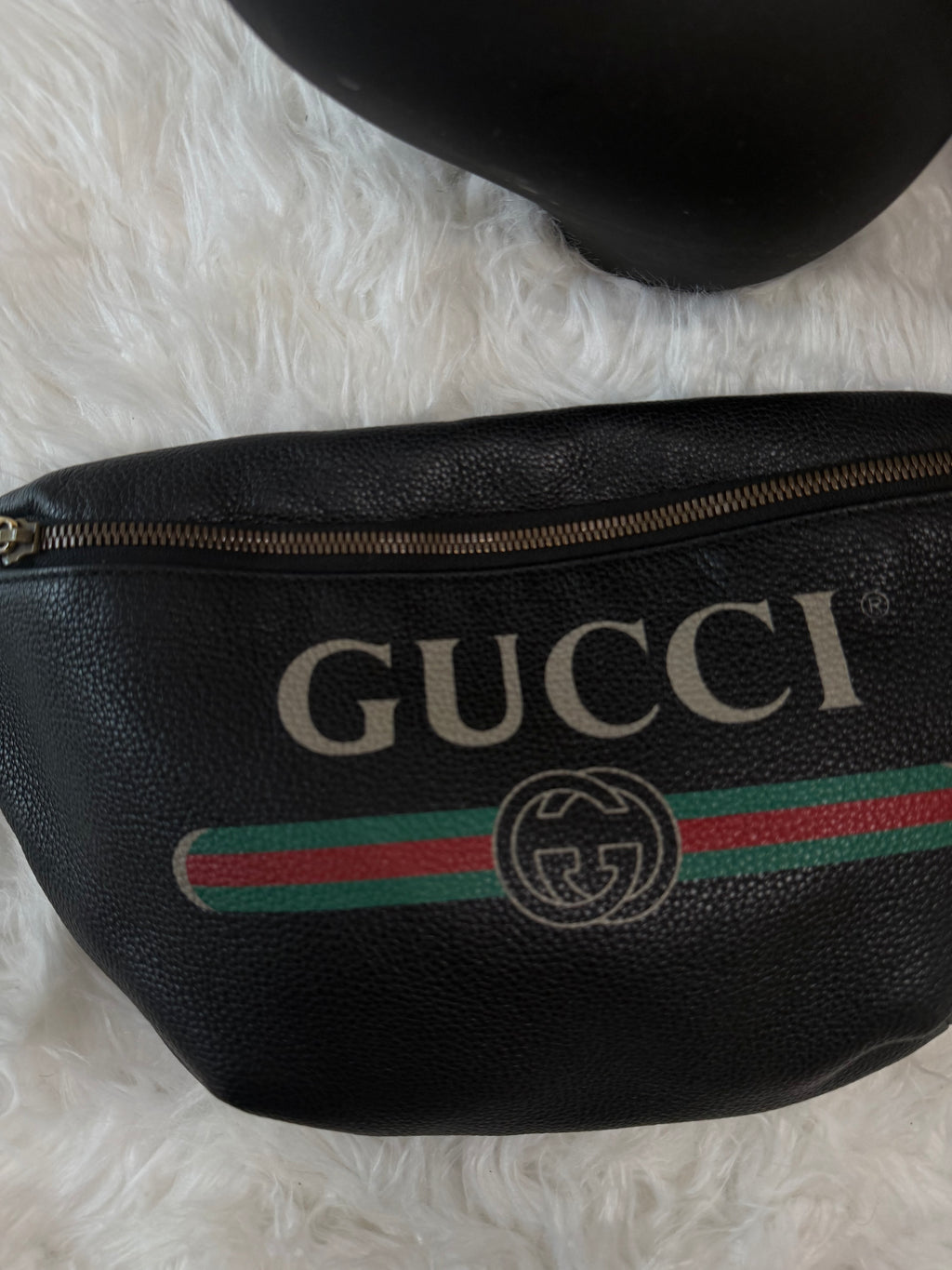 GUCCI GRAINED CALFSKIN LEATHER LOGO PRINT BELT BAG