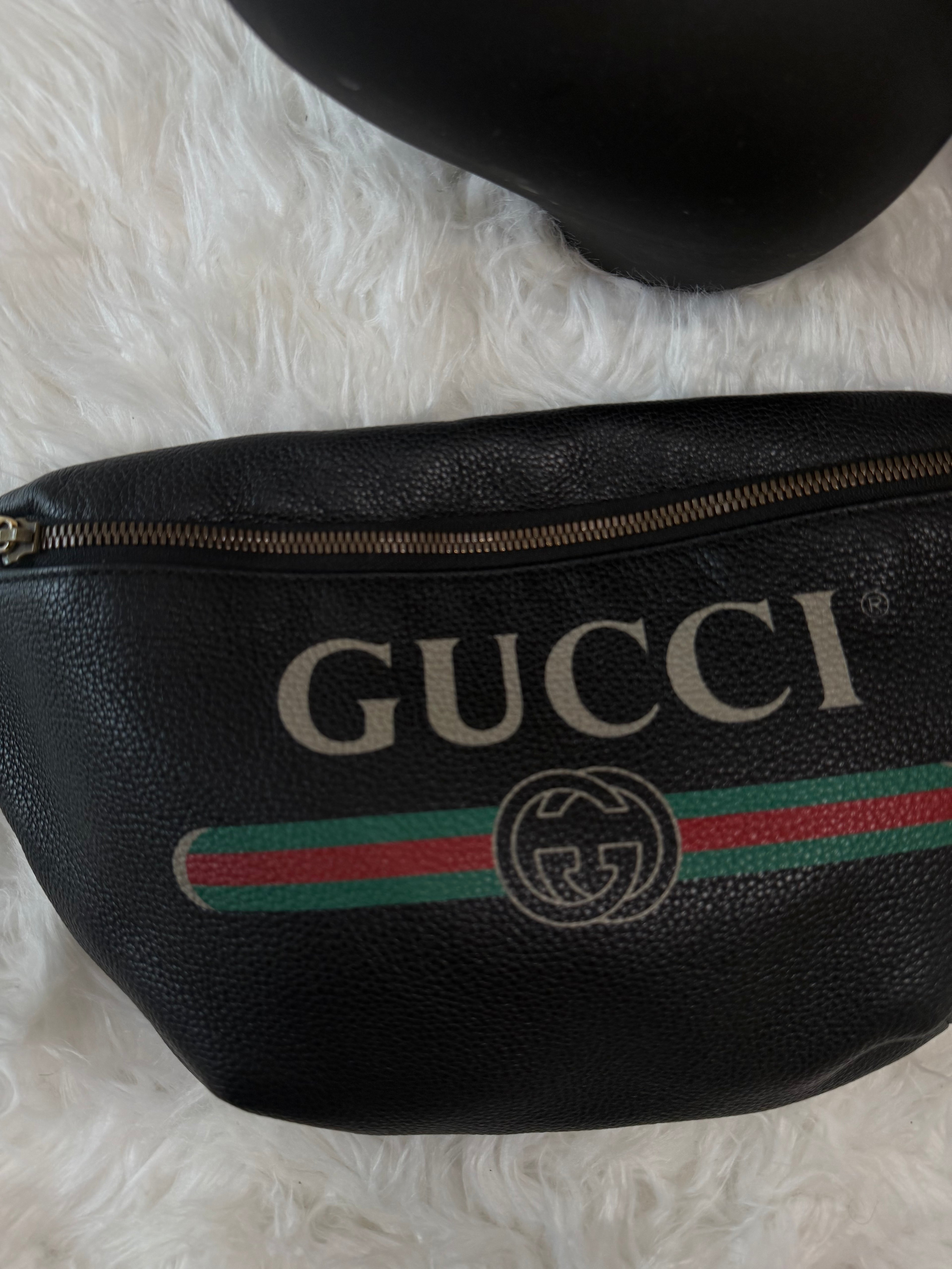 GUCCI GRAINED CALFSKIN LEATHER LOGO PRINT BELT BAG
