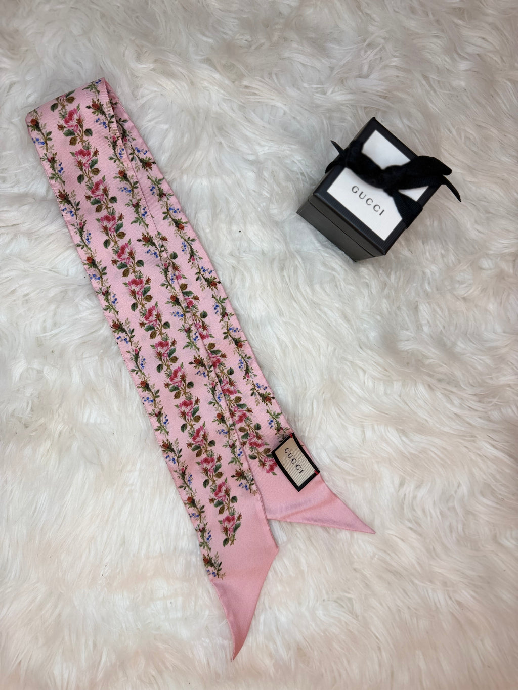 GUCCI SILK NECK BOW Twilly